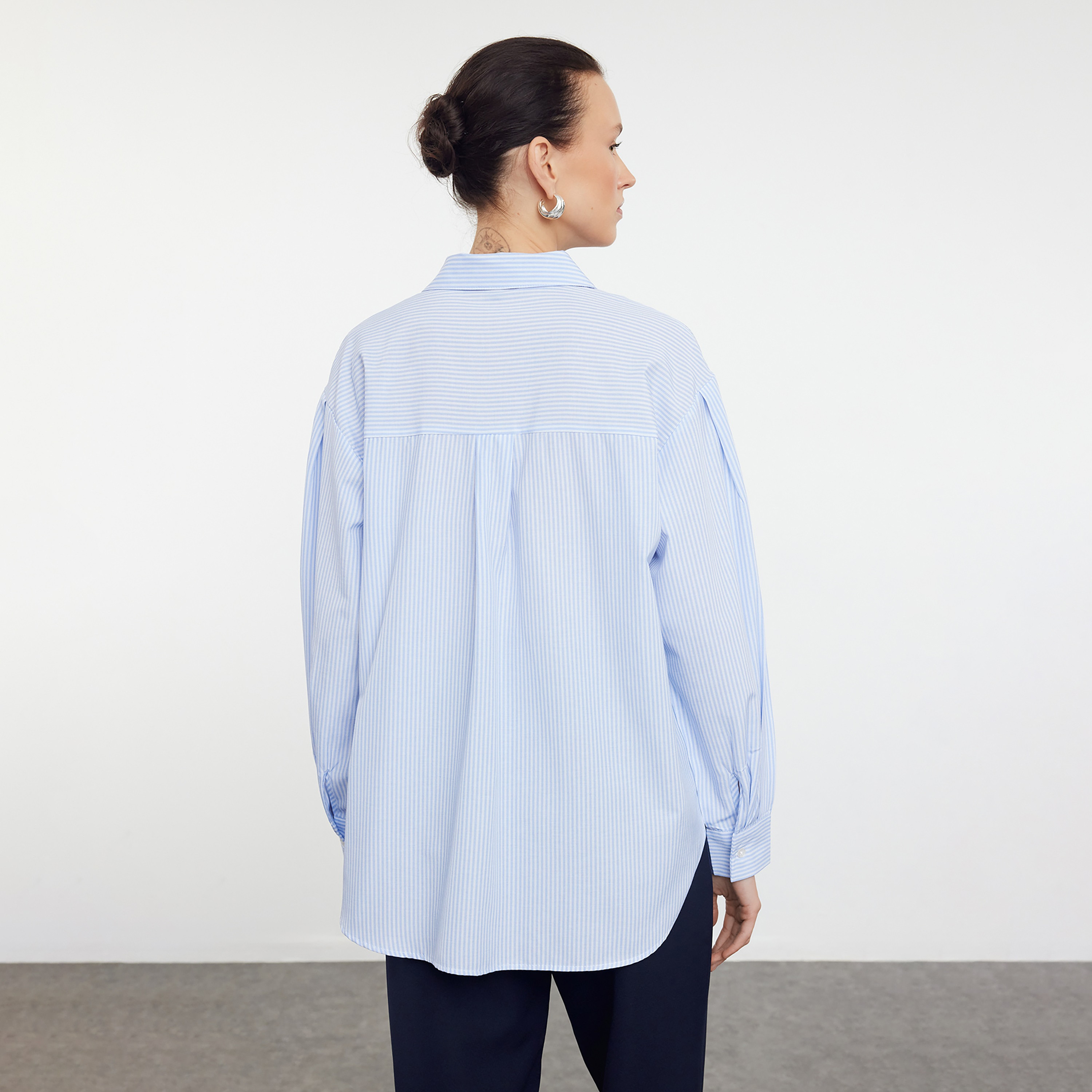قميص حريمي أزرق مخطط بياقة قميص وأكمام منسدلة من تريندي يول ميلا-women-clothing-shirtsandblouses-shirts-image-3