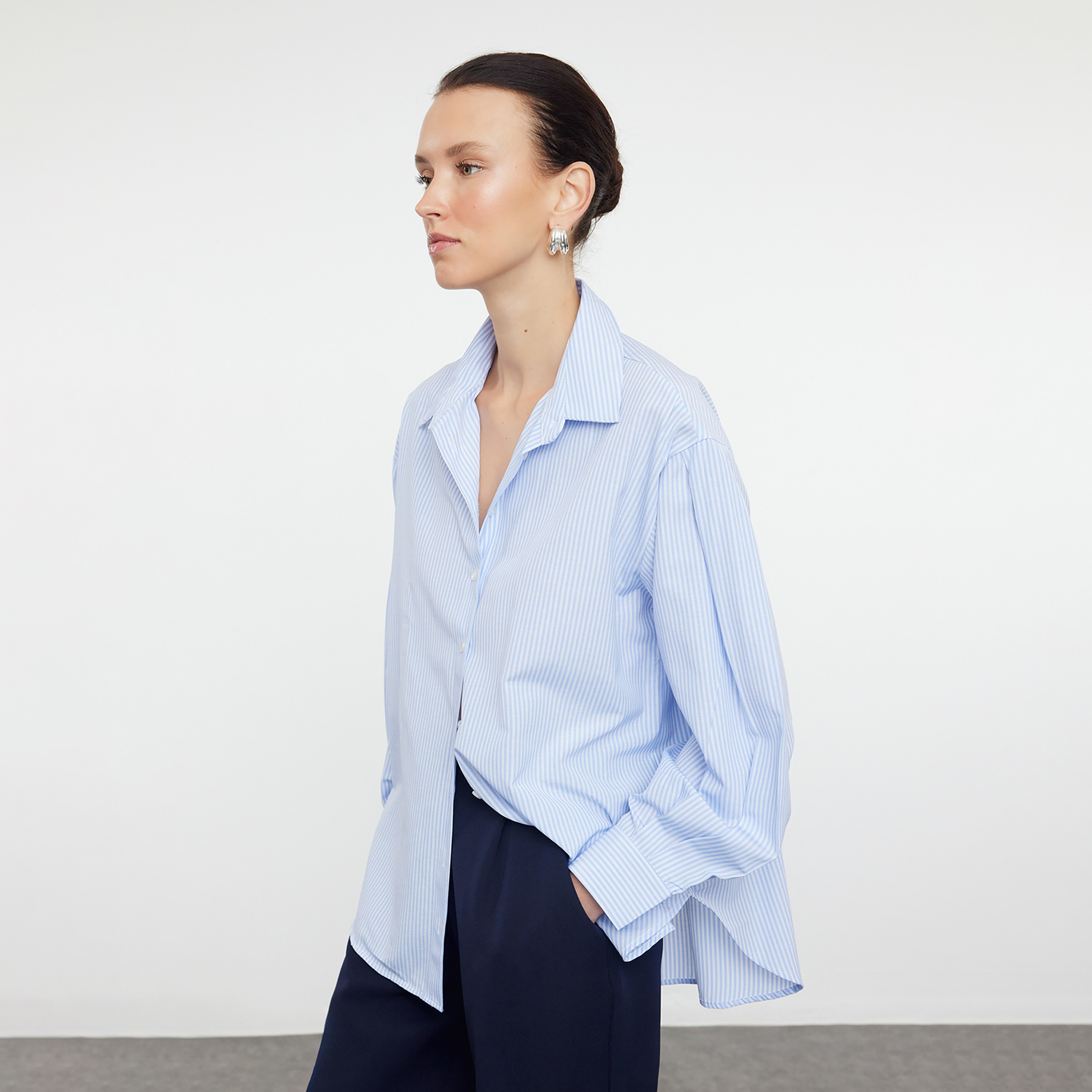 قميص حريمي أزرق مخطط بياقة قميص وأكمام منسدلة من تريندي يول ميلا-women-clothing-shirtsandblouses-shirts-image-4