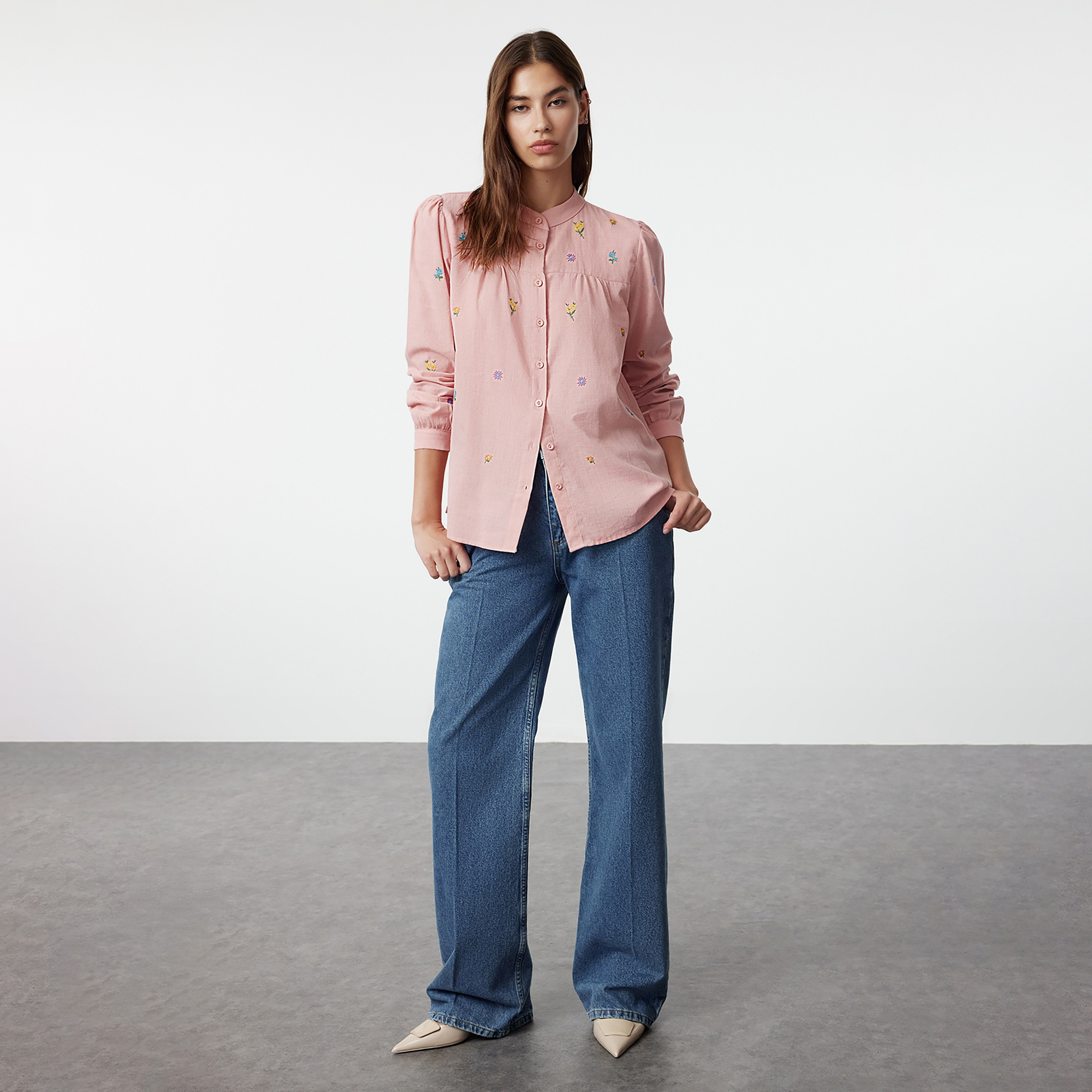 قميص نسائي بياقة دائرية مطرزة بالزهور-women-clothing-shirtsandblouses-shirts-image-15