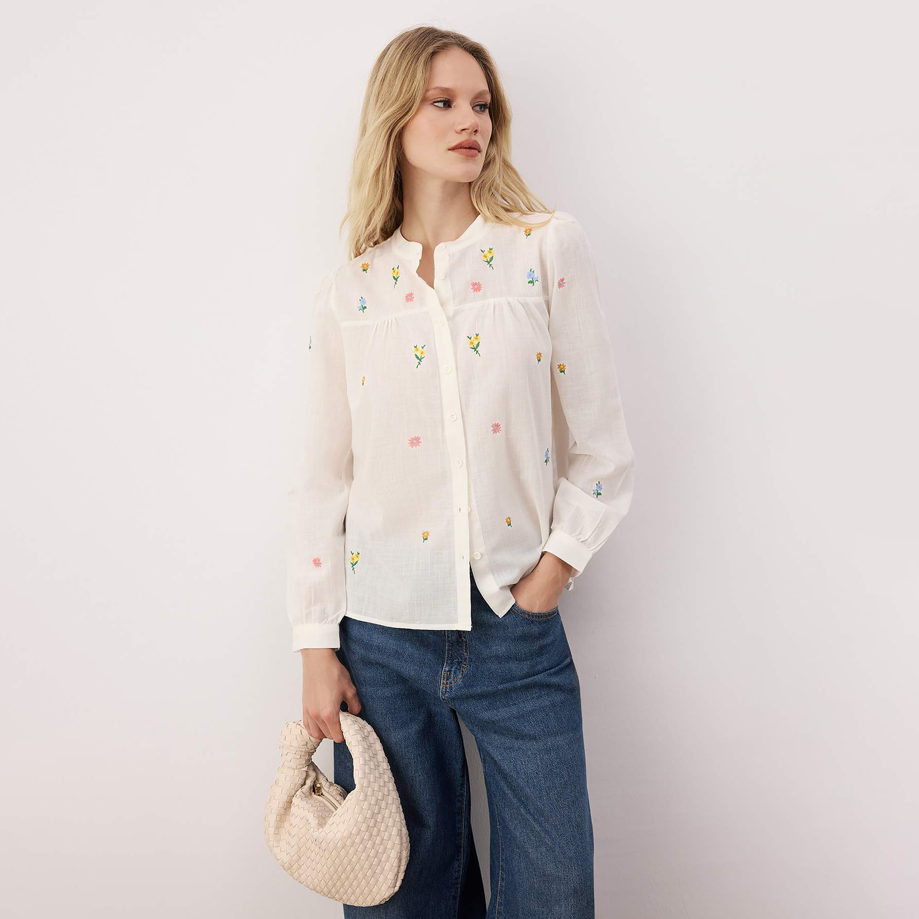 قميص نسائي بياقة دائرية مطرزة بالزهور-women-clothing-shirtsandblouses-shirts-image-1
