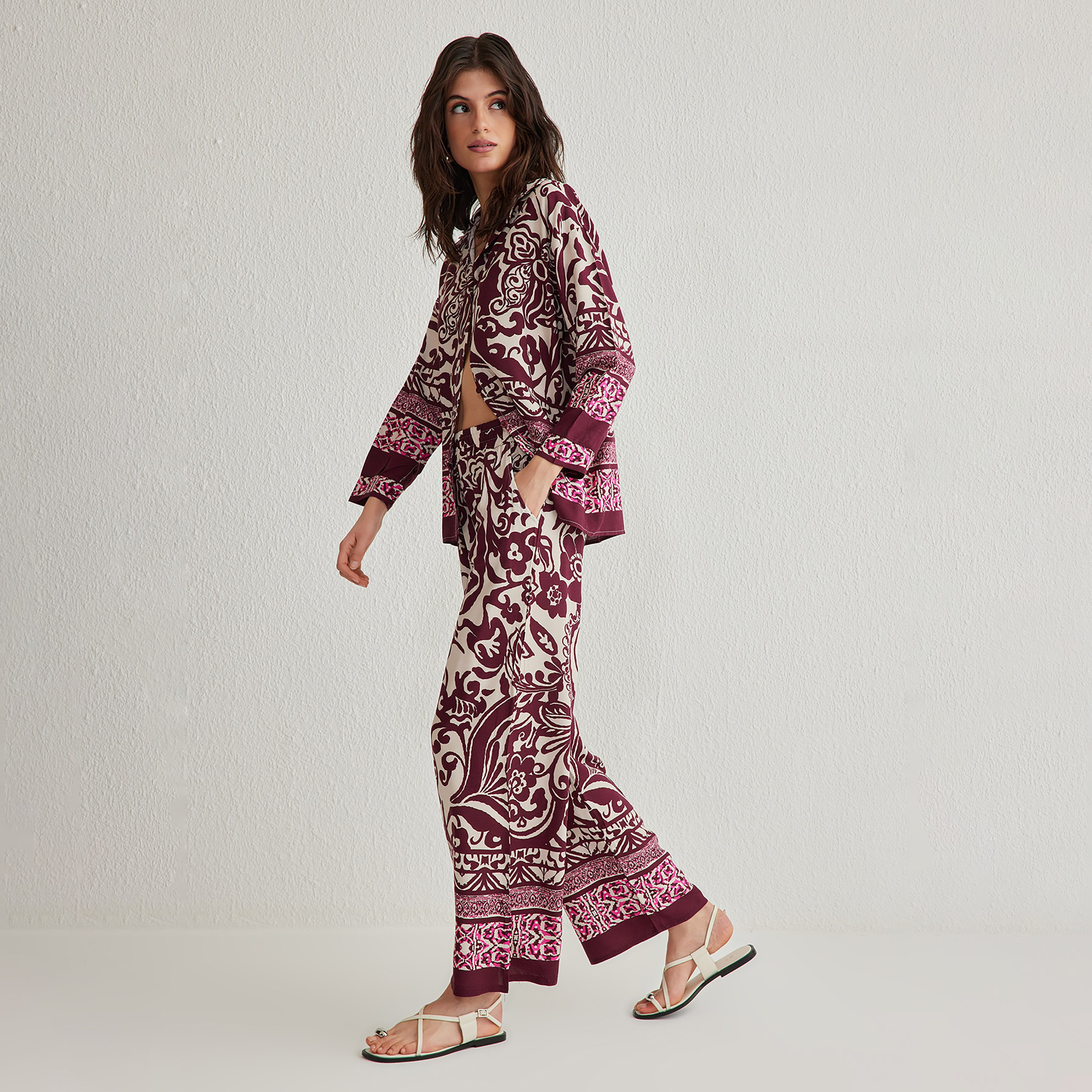 طقم قميص وبنطال نسائي بياقة وطبعة بيزلي متعددة الألوان-women-clothing-coordsets-image-2