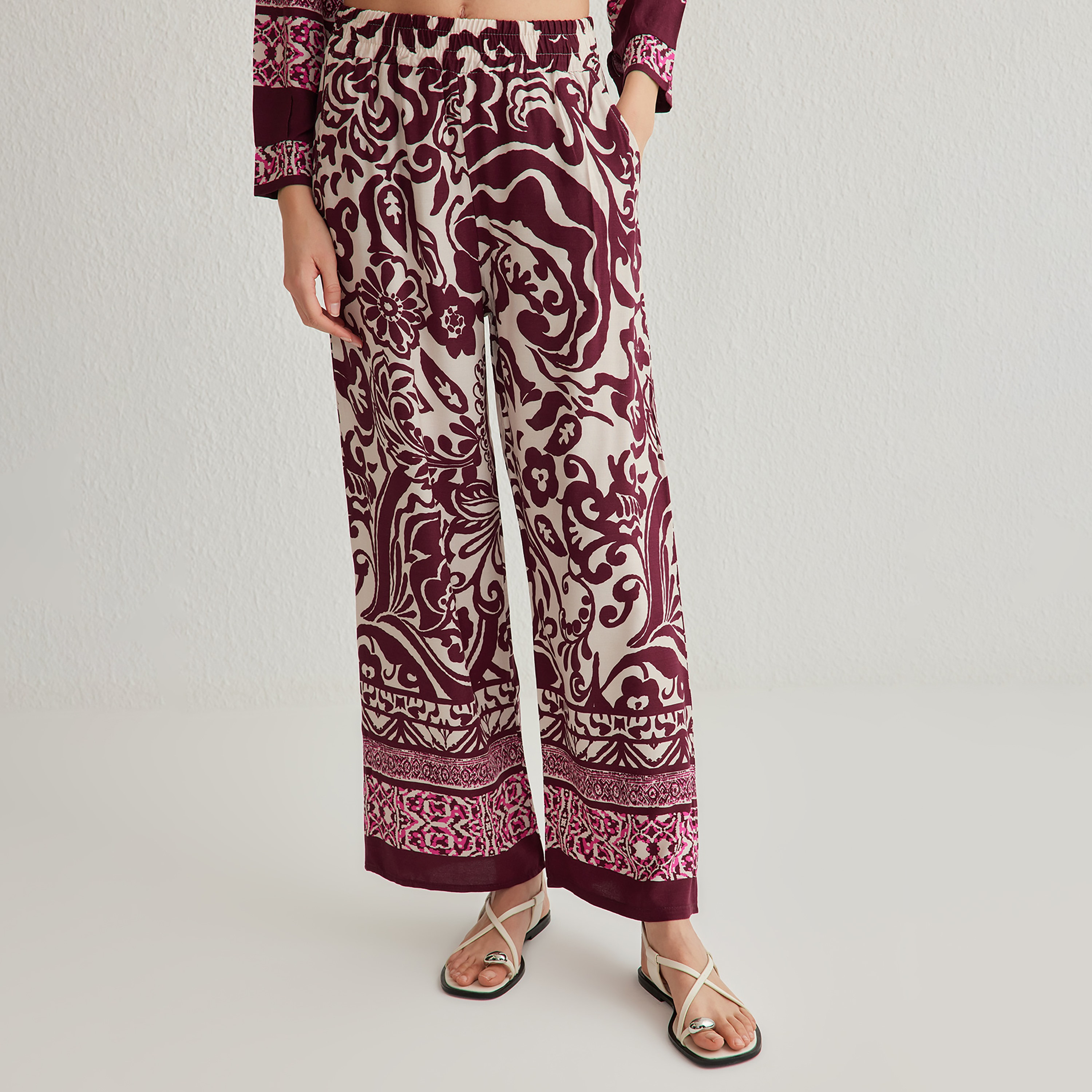 طقم قميص وبنطال نسائي بياقة وطبعة بيزلي متعددة الألوان-women-clothing-coordsets-image-3