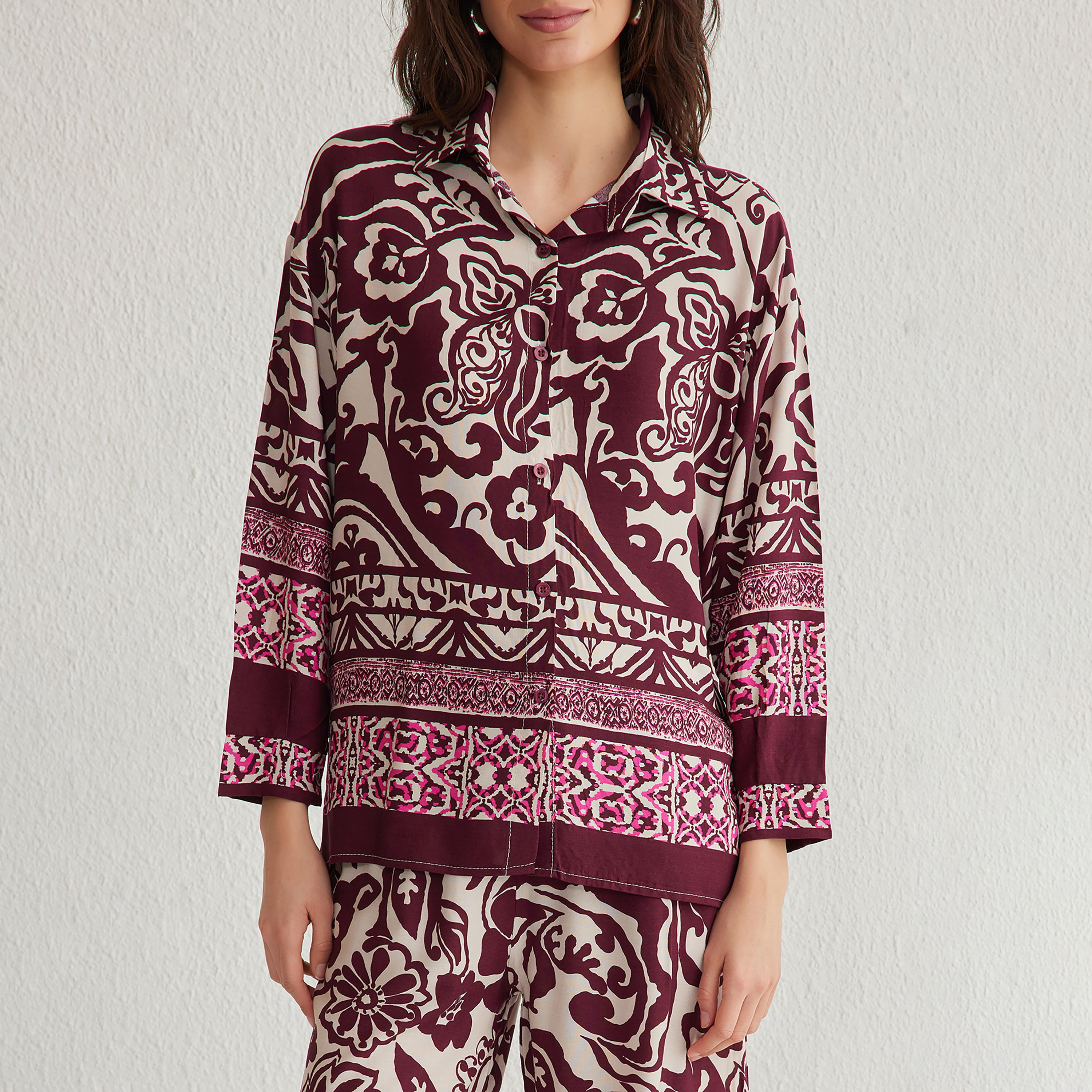 طقم قميص وبنطال نسائي بياقة وطبعة بيزلي متعددة الألوان-women-clothing-coordsets-image-4