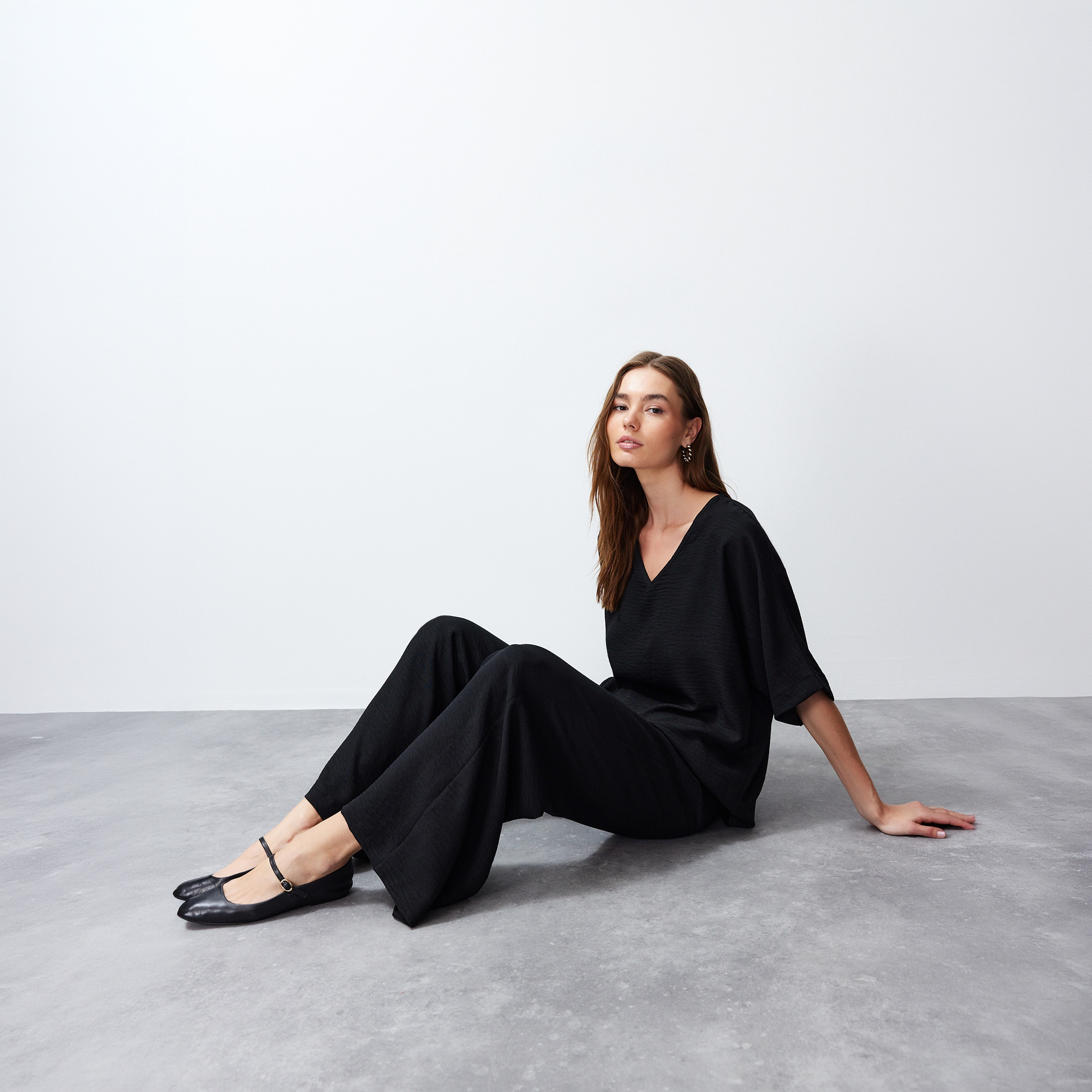 طقم توب وبنطلون حريمي أسود بملمس قطن من ترينديول ميلا-women-clothing-coordsets-image-2