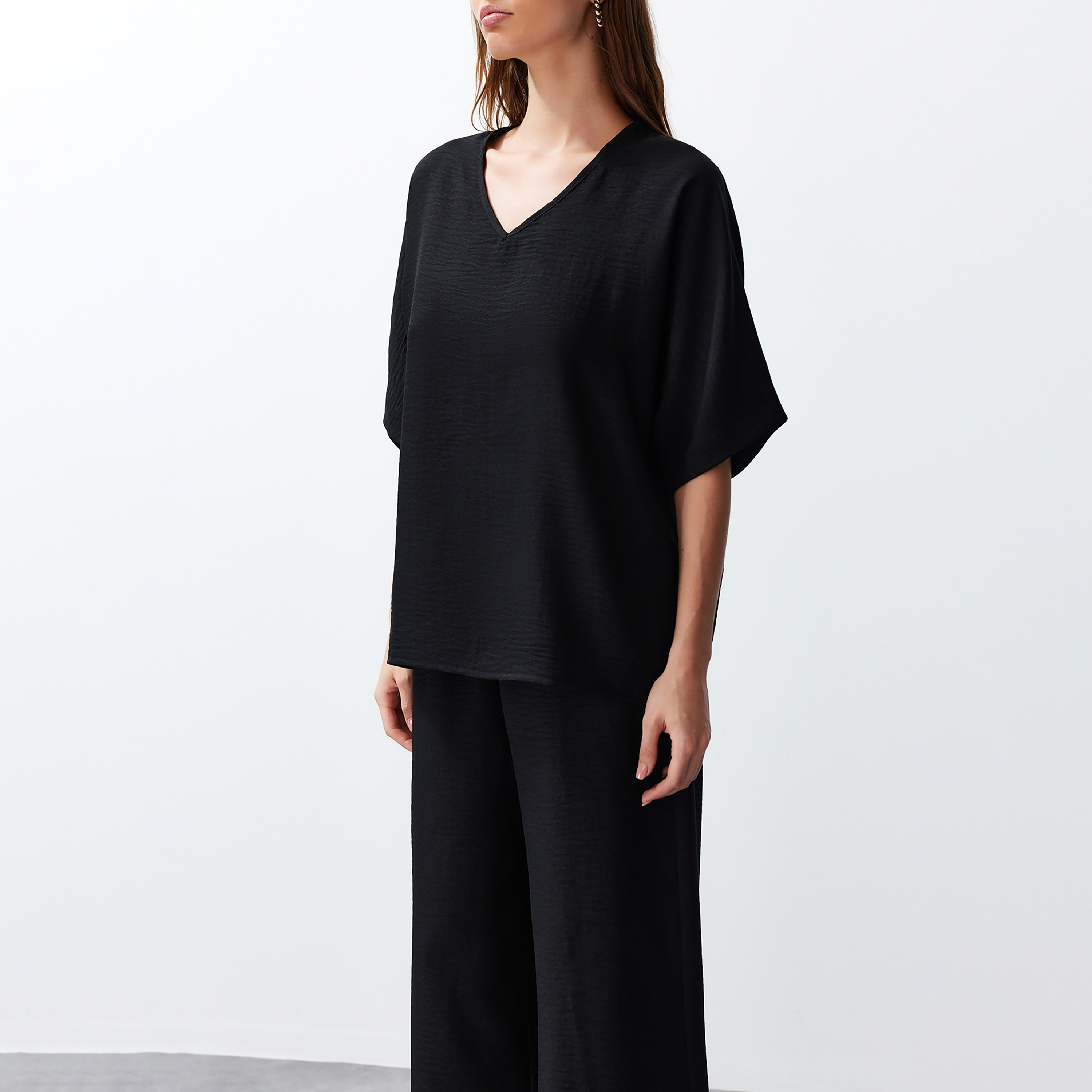 طقم توب وبنطلون حريمي أسود بملمس قطن من ترينديول ميلا-women-clothing-coordsets-image-6