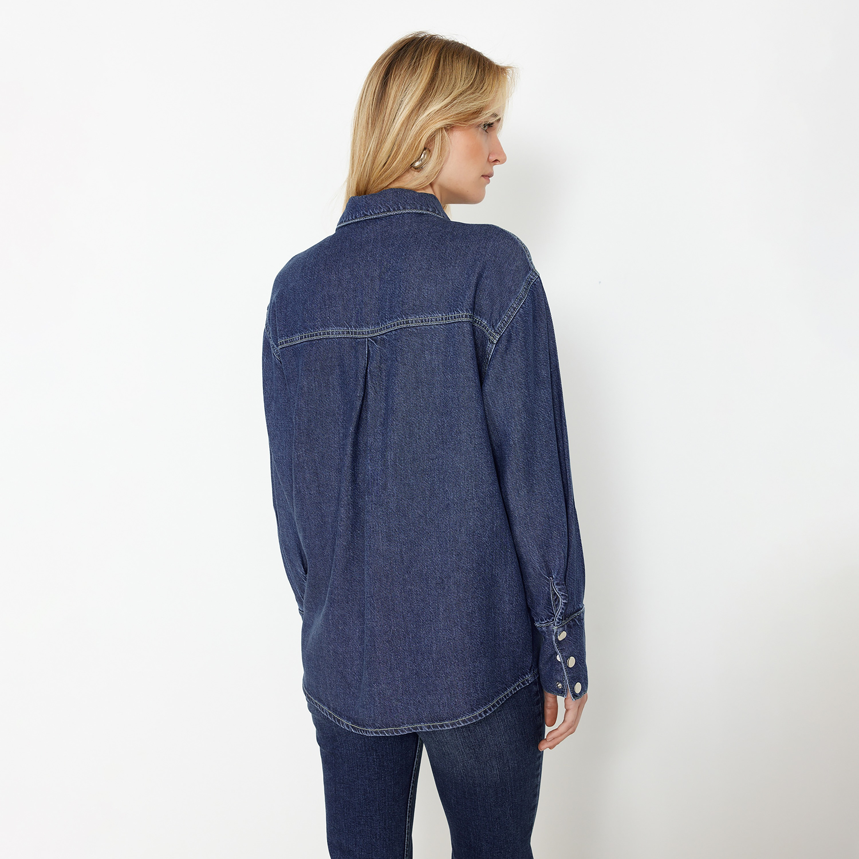 قميص حريمي أزرق بياقة وأكمام ساقطة من تريندyol ميلا-women-clothing-shirtsandblouses-shirts-image-3