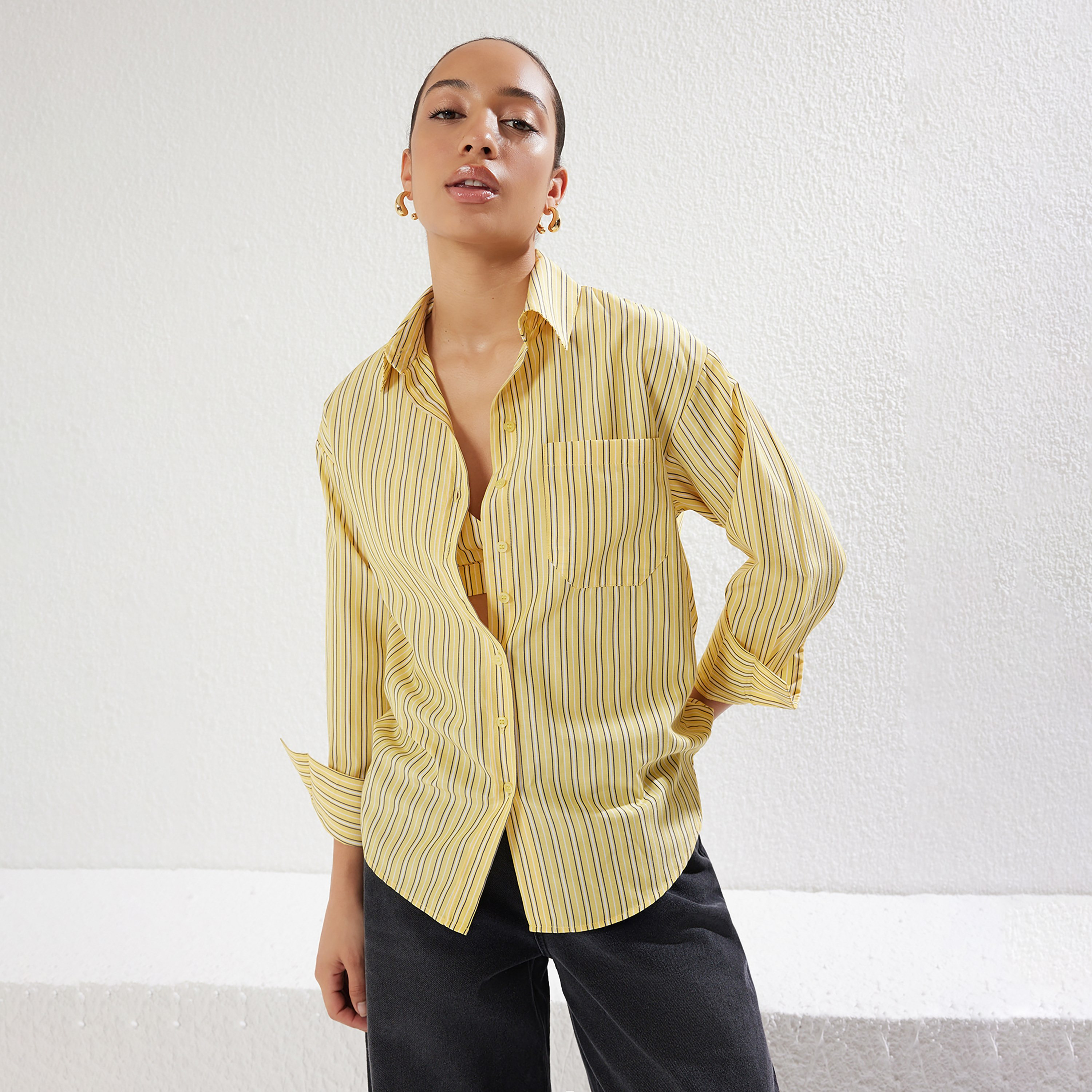 طقم توب كروب وقميص حريمي بياقة مخطط باللون الأصفر من ترينديول ميلا-women-clothing-shirtsandblouses-shirts-image-1