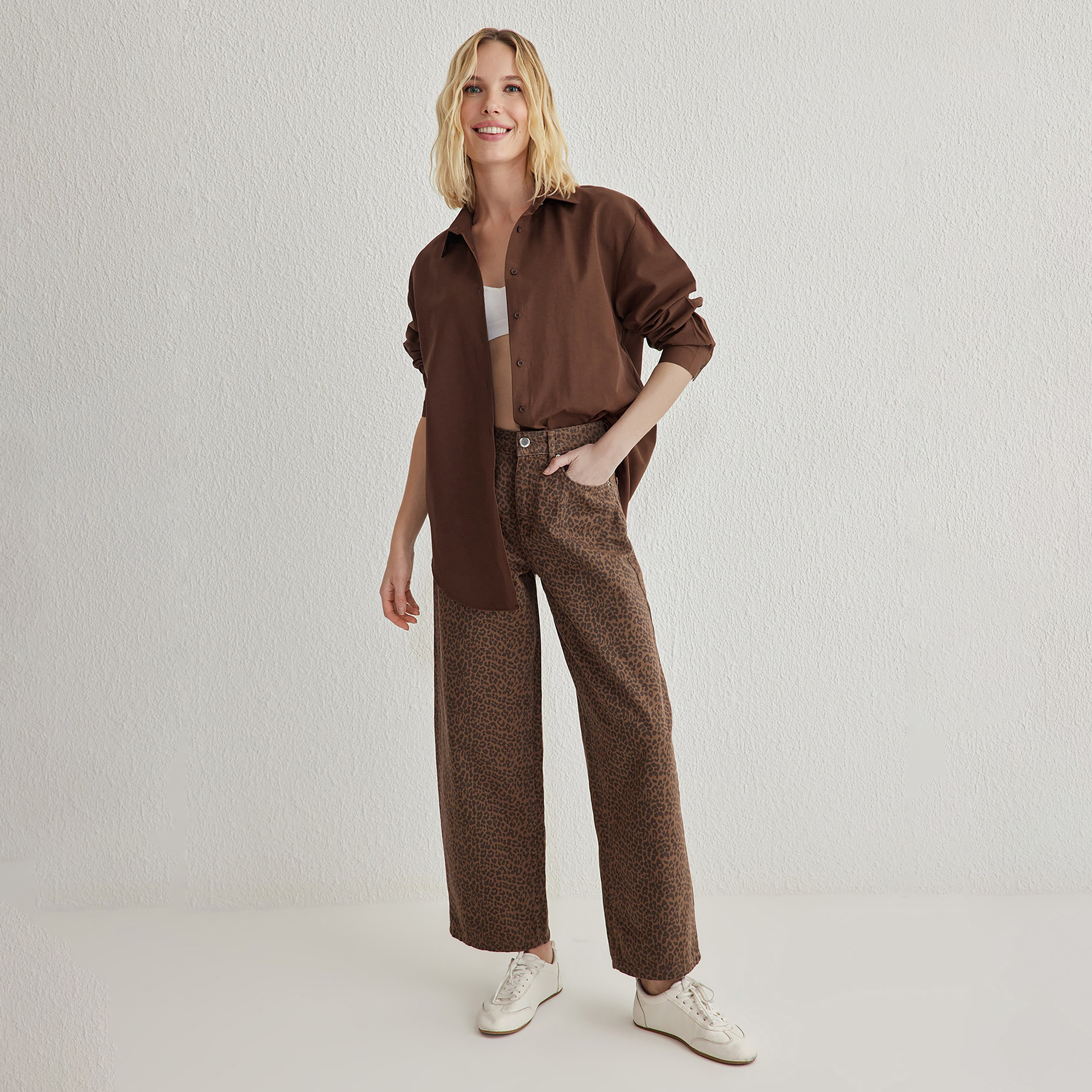 قميص حريمي بياقة مدببة وأكمام مسدلة من تريندyولميلا-women-clothing-shirtsandblouses-shirts-image-2