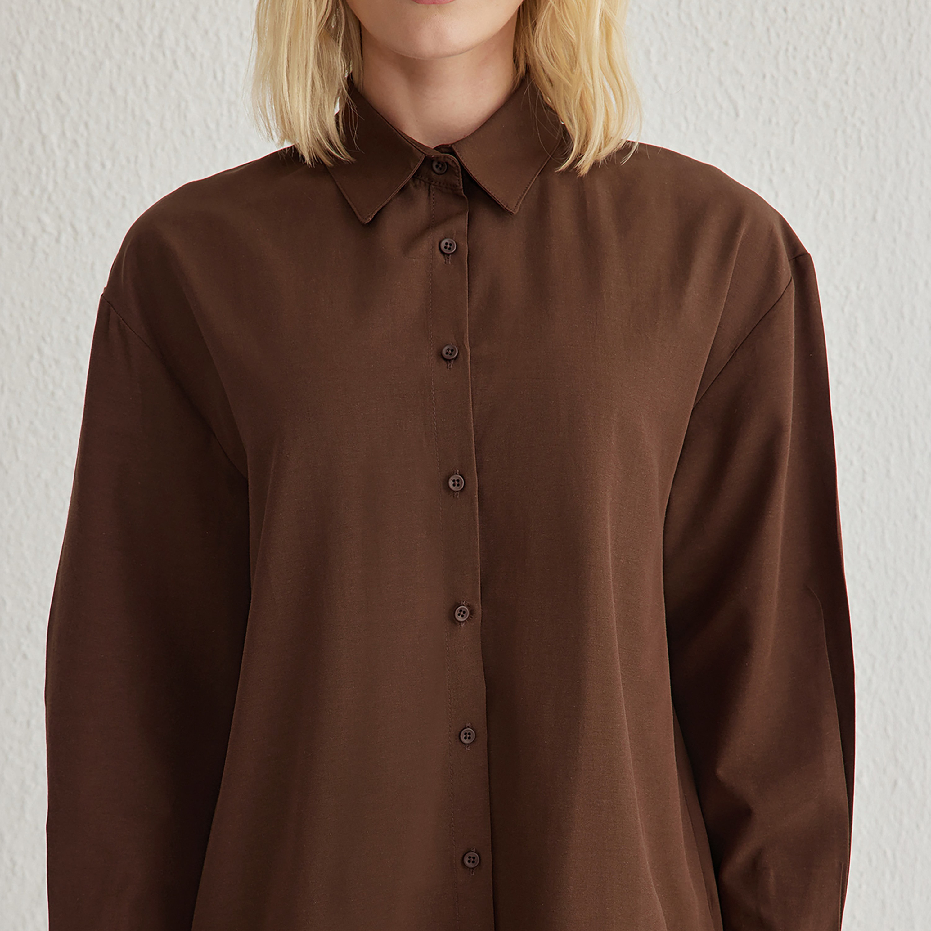 قميص حريمي بياقة مدببة وأكمام مسدلة من تريندyولميلا-women-clothing-shirtsandblouses-shirts-image-4