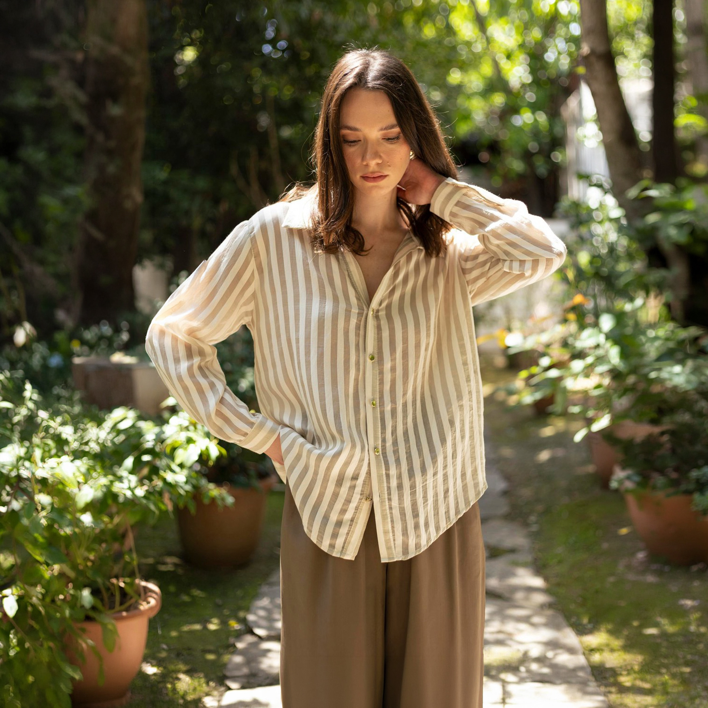 قميص حريمي مخطط بياقة من تريندyol-women-clothing-shirtsandblouses-shirts-image-1