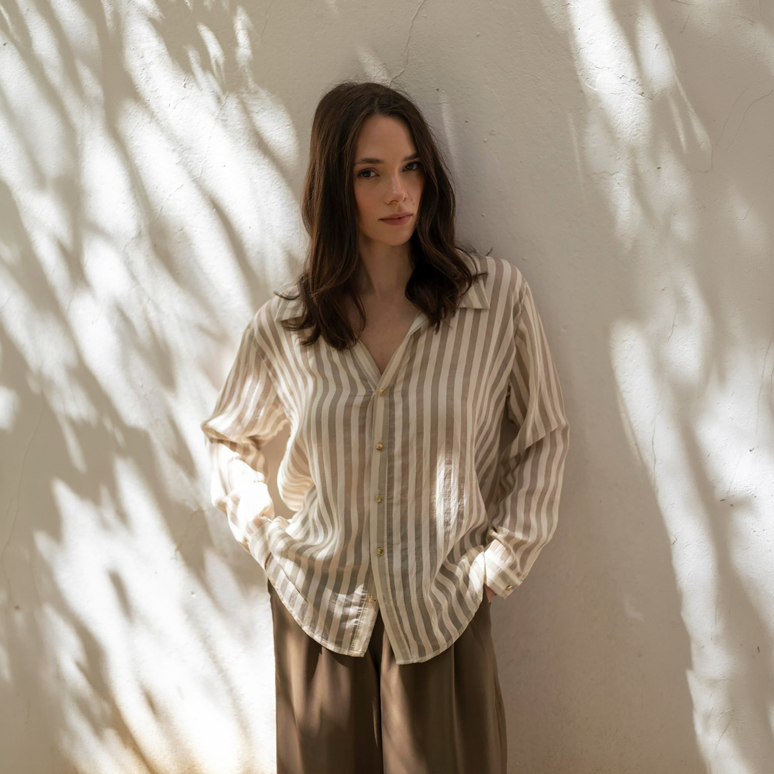 قميص حريمي مخطط بياقة من تريندyol-women-clothing-shirtsandblouses-shirts-image-3