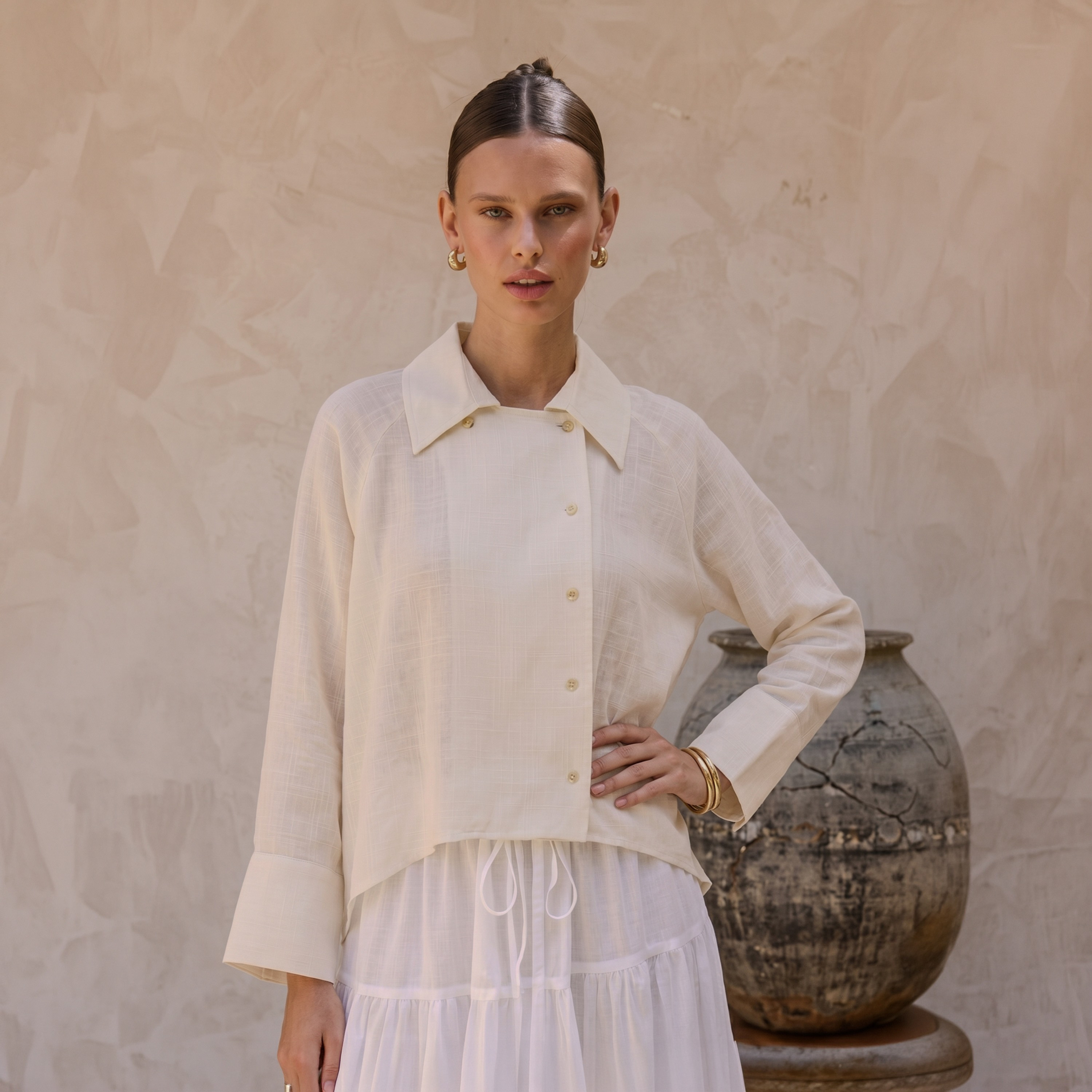 قميص حريمي أبيض بياقة وأكمام رجلان من تريندyol ميلا-women-clothing-shirtsandblouses-shirts-image-1
