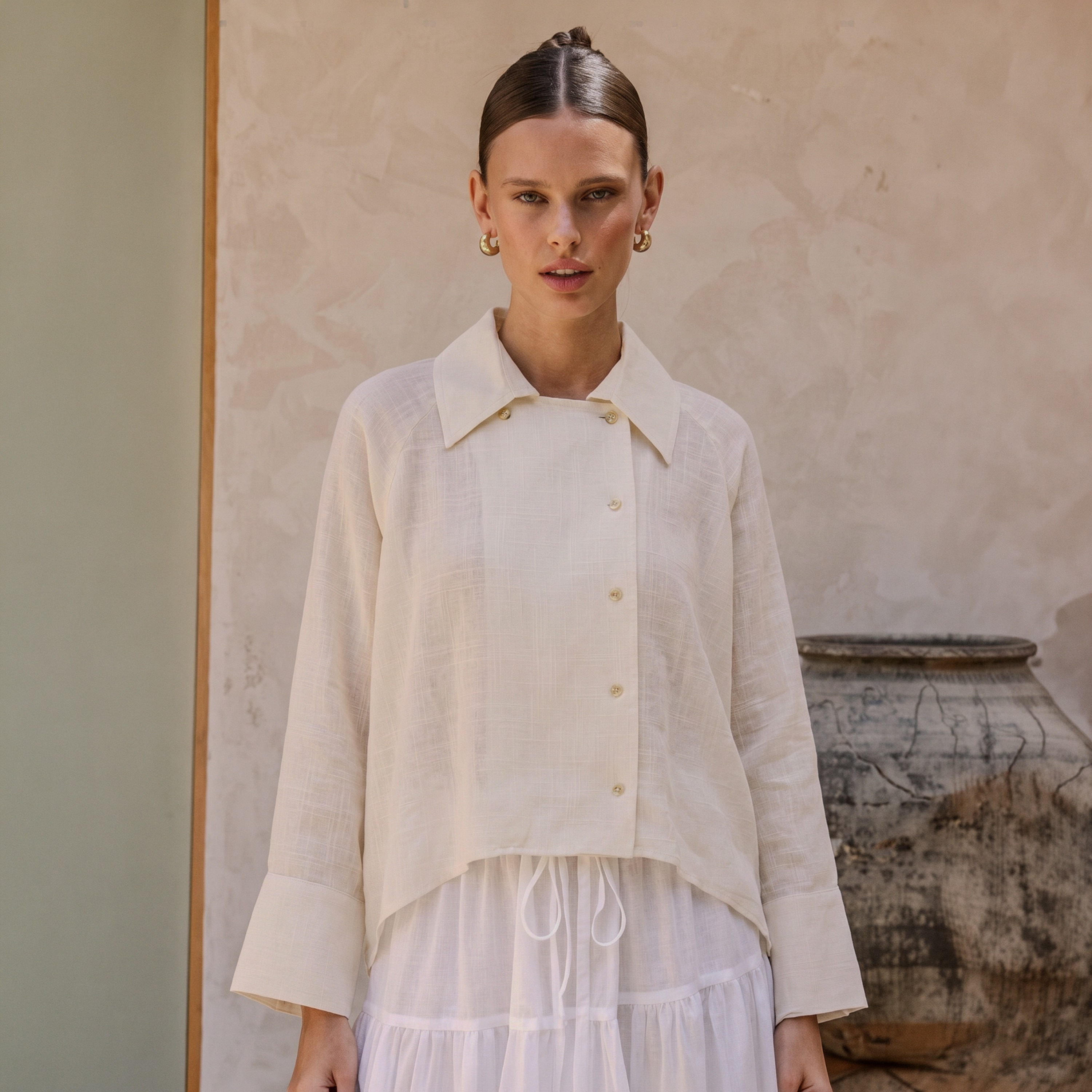 قميص حريمي أبيض بياقة وأكمام رجلان من تريندyol ميلا-women-clothing-shirtsandblouses-shirts-image-2