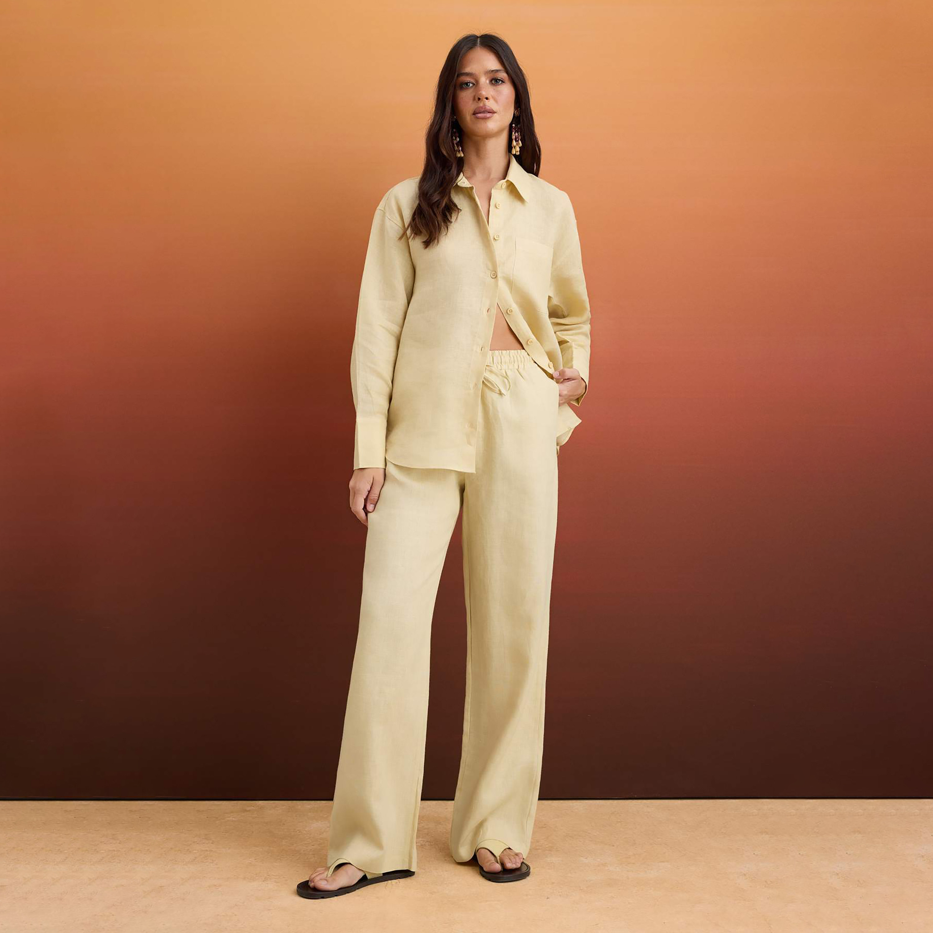 قميص حريمي بيج من قماش الكتان بياقة قميص وأكمام مسدلة من تريندyolميلا-women-clothing-shirtsandblouses-shirts-image-2