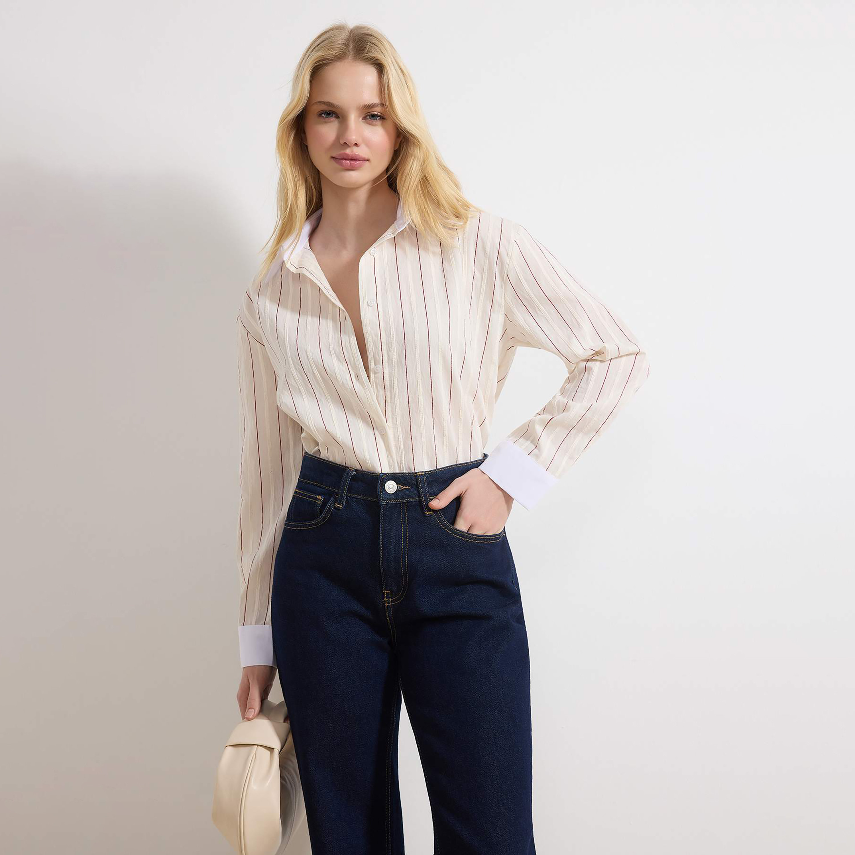قميص نسائي أبيض مخطط بياقة وأساور متباينة-women-clothing-shirtsandblouses-shirts-image-1