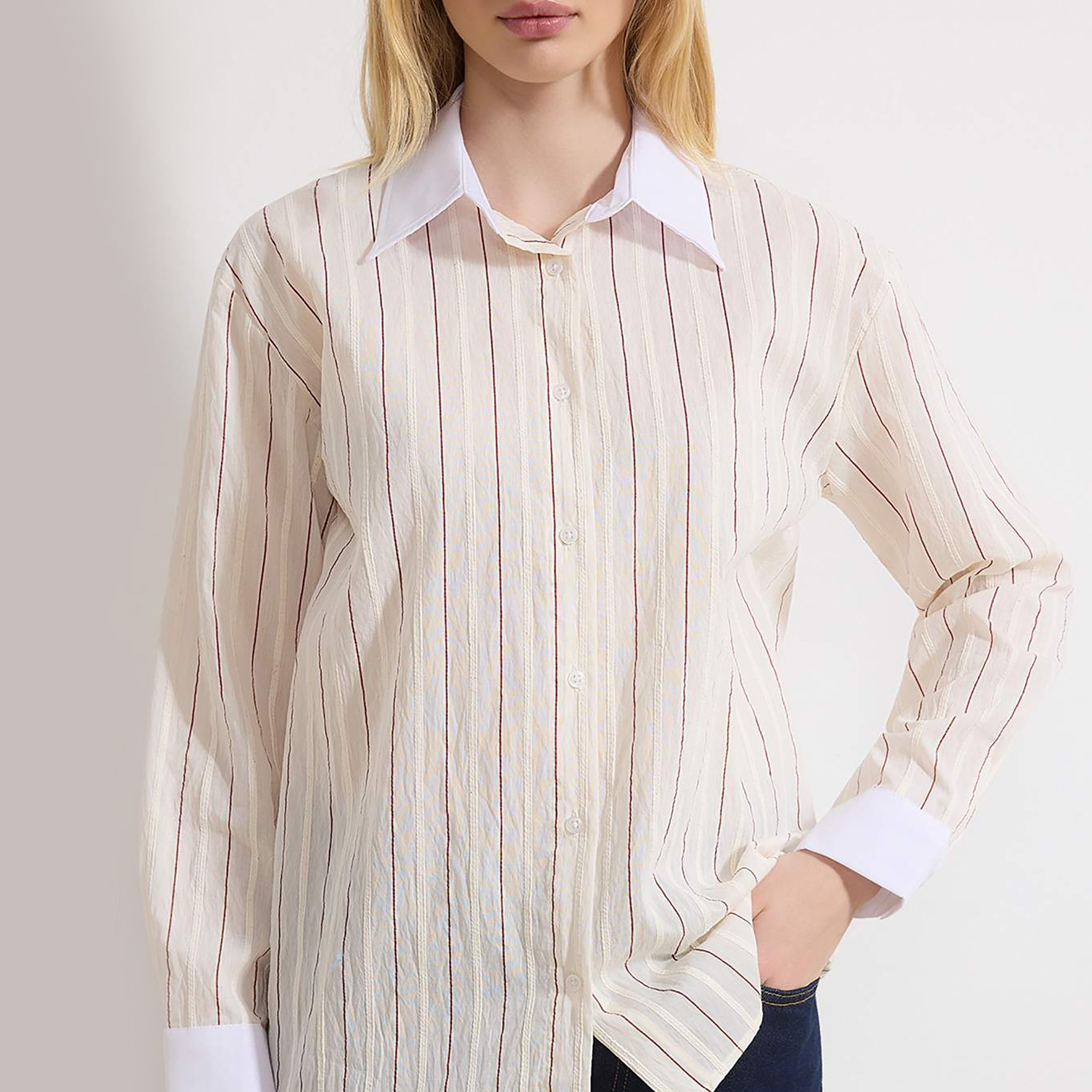 قميص نسائي أبيض مخطط بياقة وأساور متباينة-women-clothing-shirtsandblouses-shirts-image-4