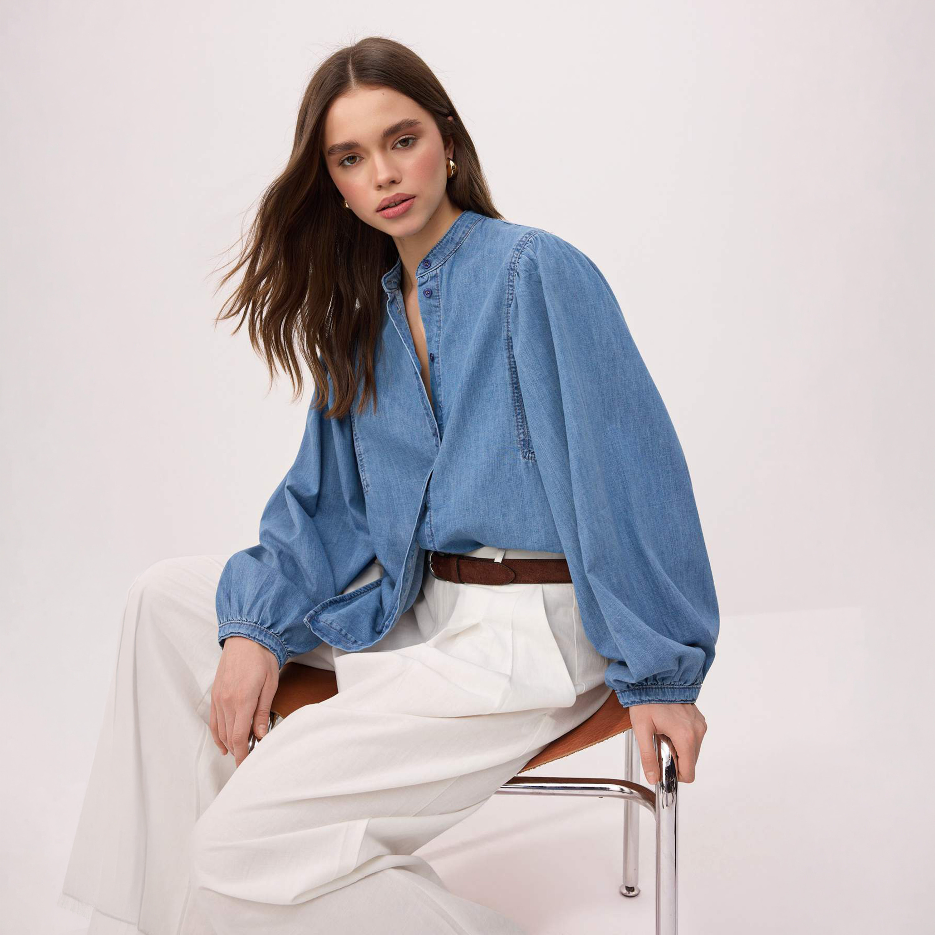 قميص حريمي أزرق قطن بياقة ماندرين وأكمام منتفخة من تريندyol ميلا-women-clothing-shirtsandblouses-shirts-image-2