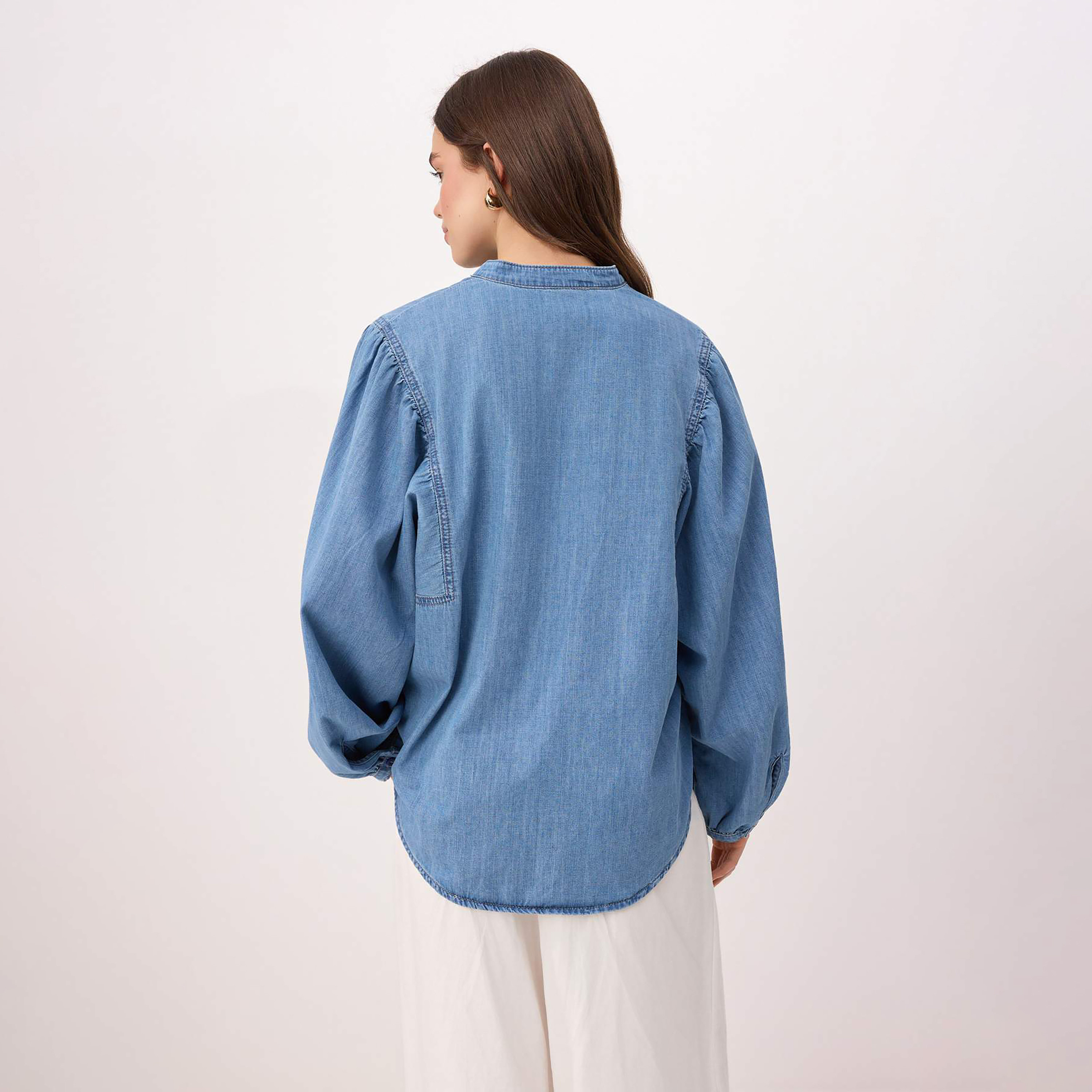 قميص حريمي أزرق قطن بياقة ماندرين وأكمام منتفخة من تريندyol ميلا-women-clothing-shirtsandblouses-shirts-image-3