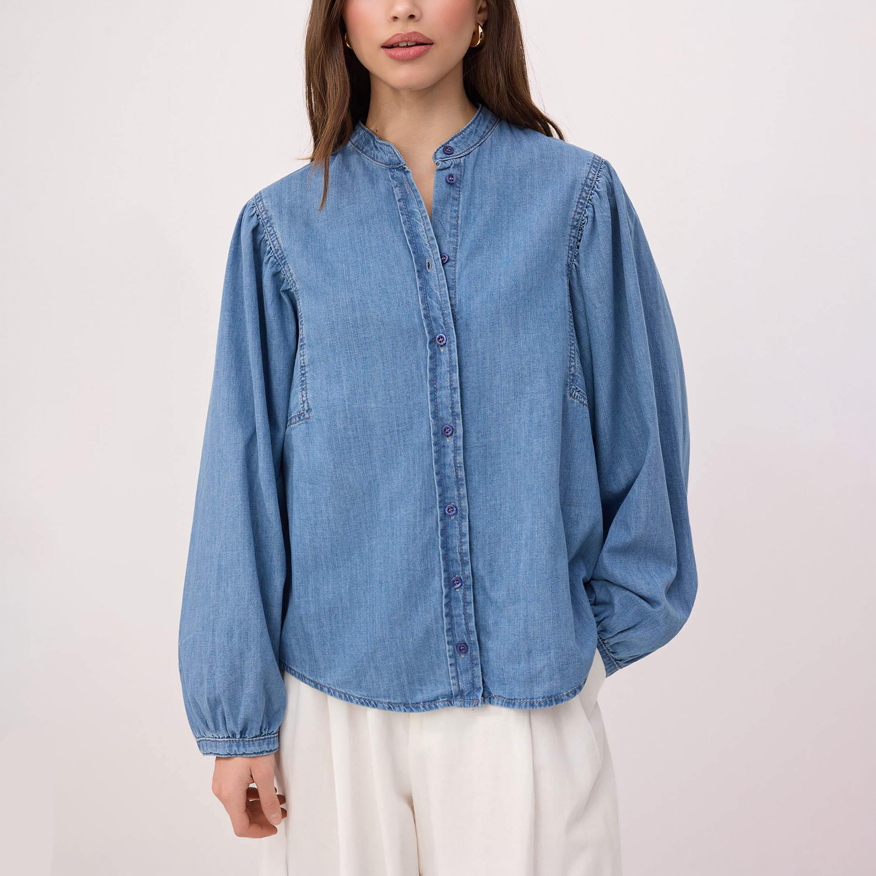 قميص حريمي أزرق قطن بياقة ماندرين وأكمام منتفخة من تريندyol ميلا-women-clothing-shirtsandblouses-shirts-image-4
