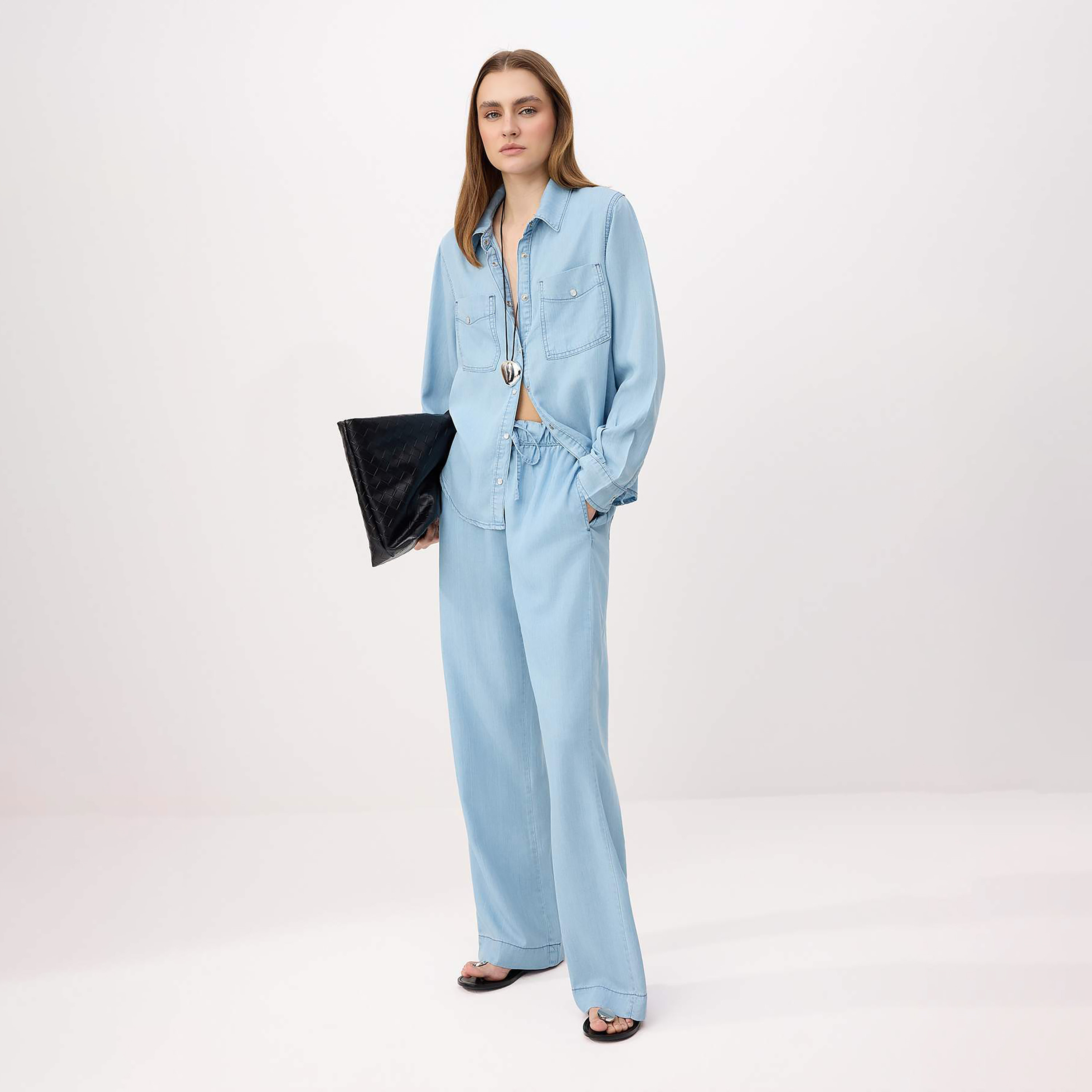 قميص حريمي أزرق بياقة مدببة من ترينديول ميلا-women-clothing-shirtsandblouses-shirts-image-2