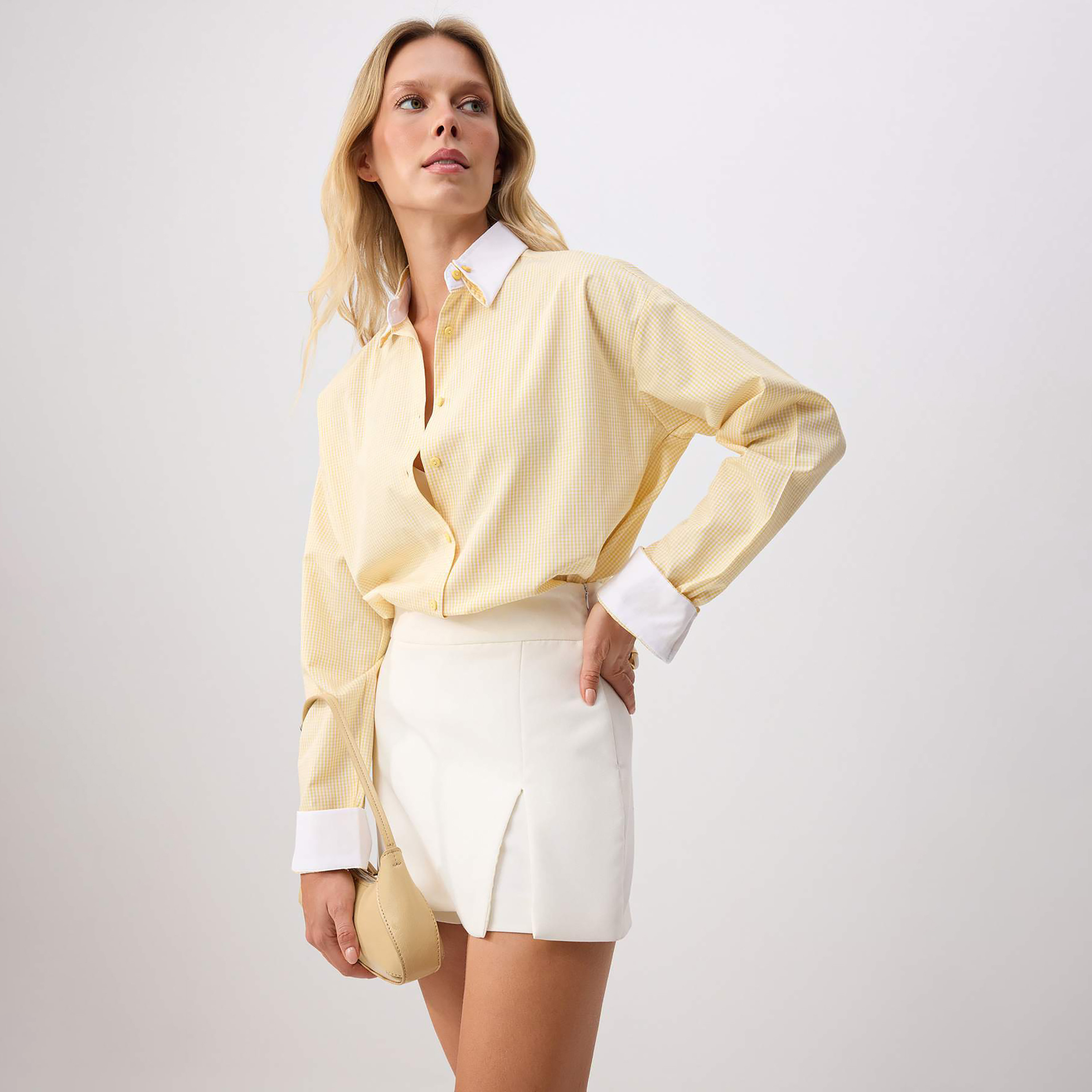 قميص حريمي أصفر مربعات بياقة متباينة وأكمام مسدلة من تريندyol ميلا-women-clothing-shirtsandblouses-shirts-image-3
