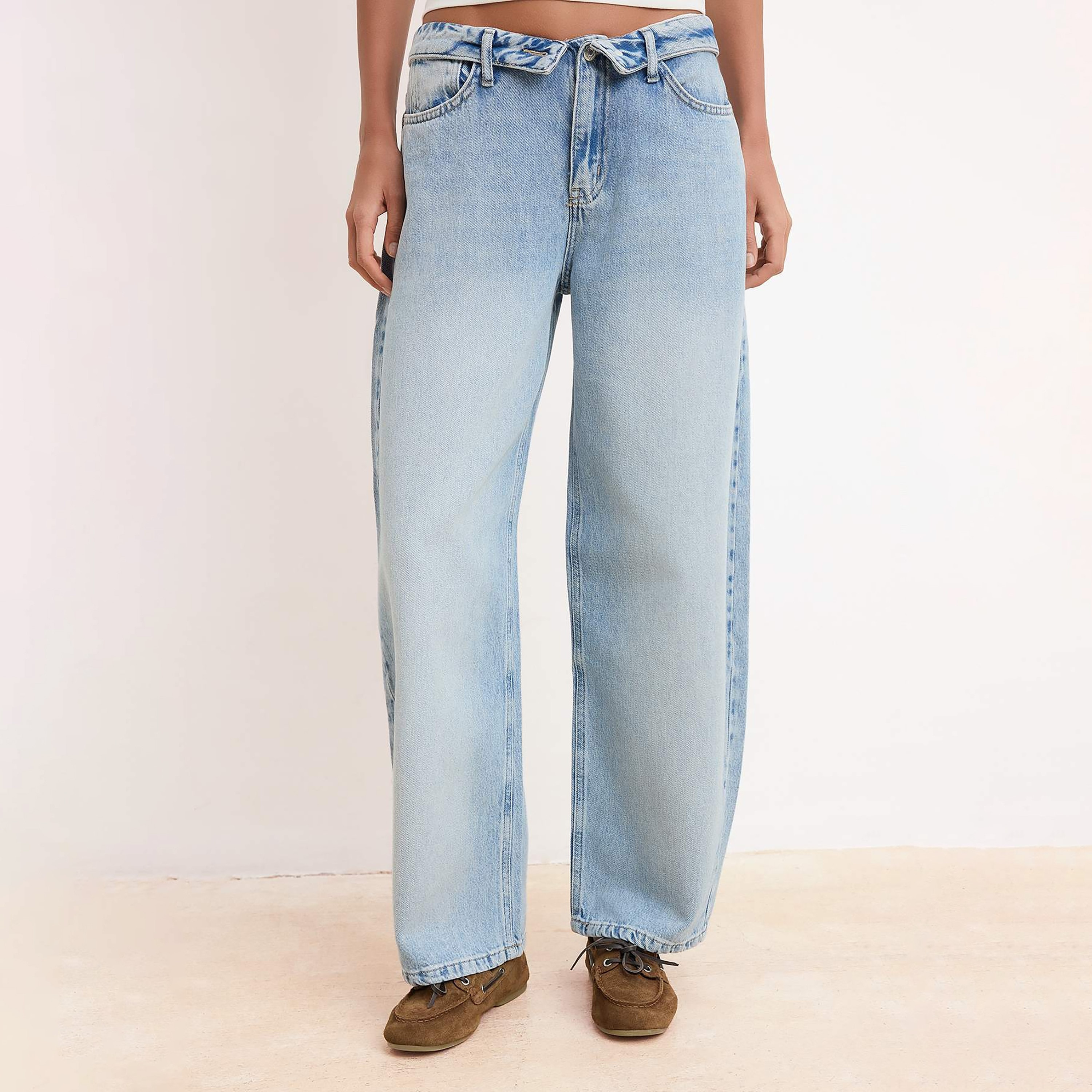 جينز حريمي أزرق بقصة أرجل باريل من تريندyol ميلا-women-clothing-jeans-image-1
