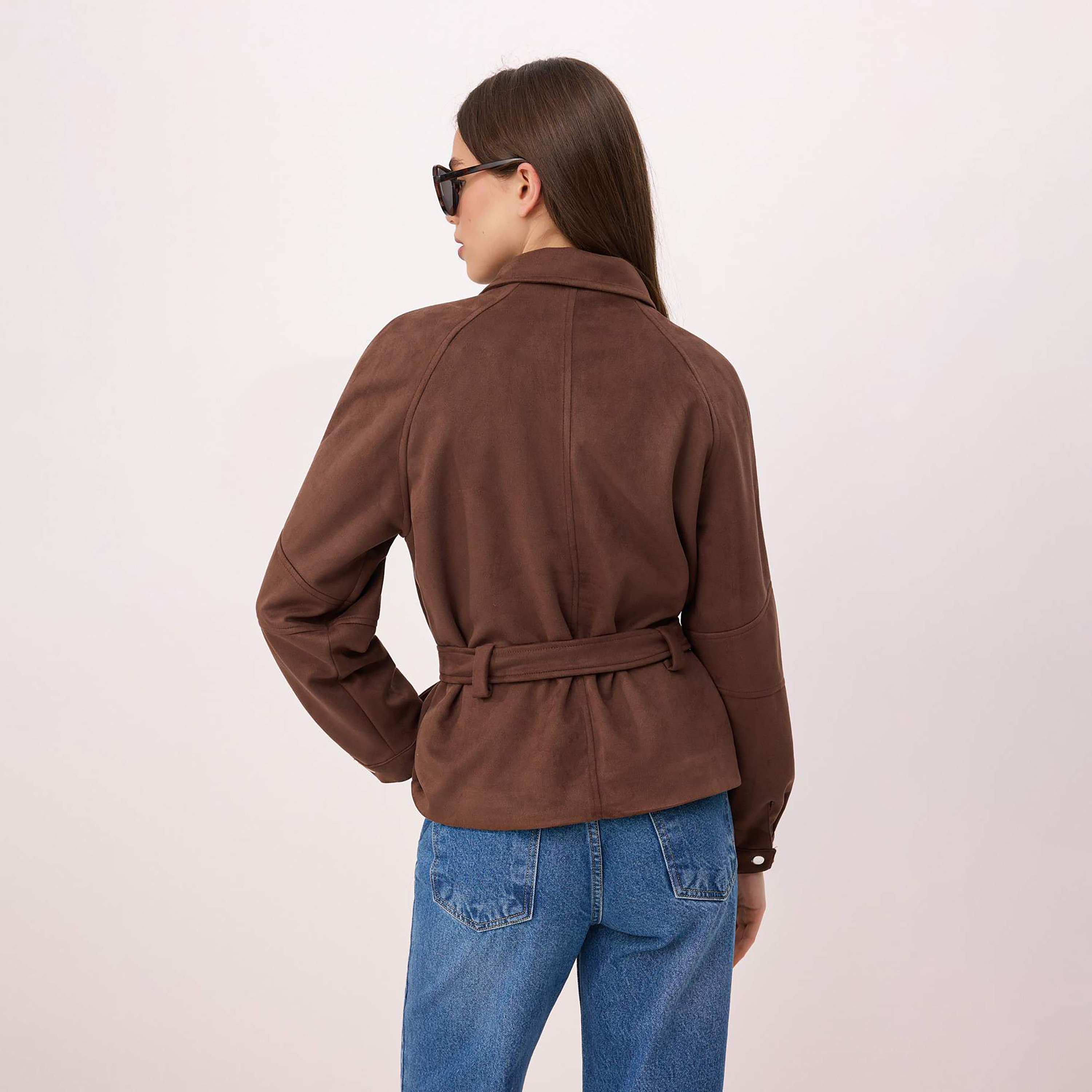 جاكيت حريمي سويدي بني بياقة وأكمام راجلان من تريندyolميلا-women-winterwear-coatsandjackets-jackets-image-3