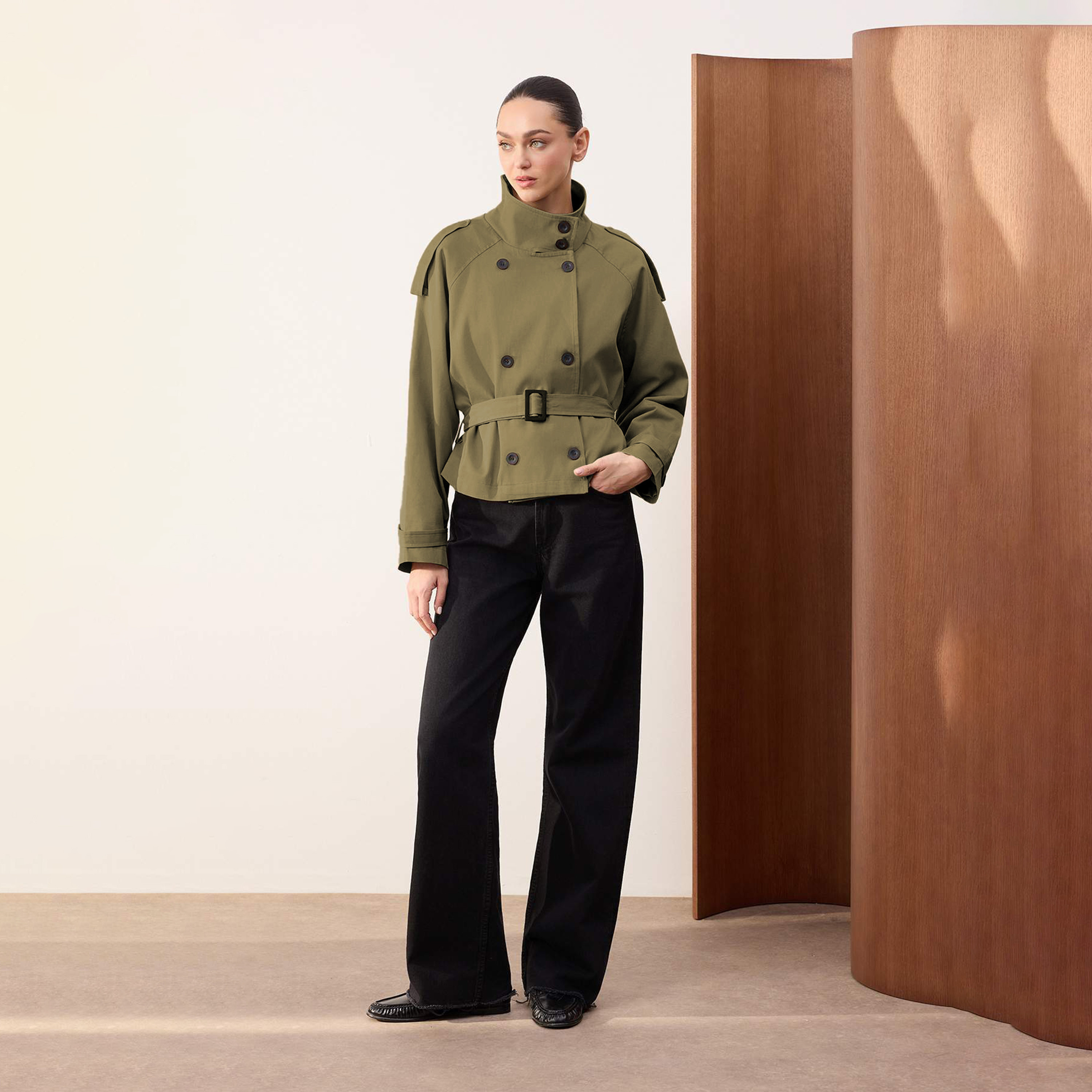 جاكيت ترنش حريمي قطن بياقة قمعية وأكمام راجلان من تريندyول ميلا-women-winterwear-coatsandjackets-coats-image-2