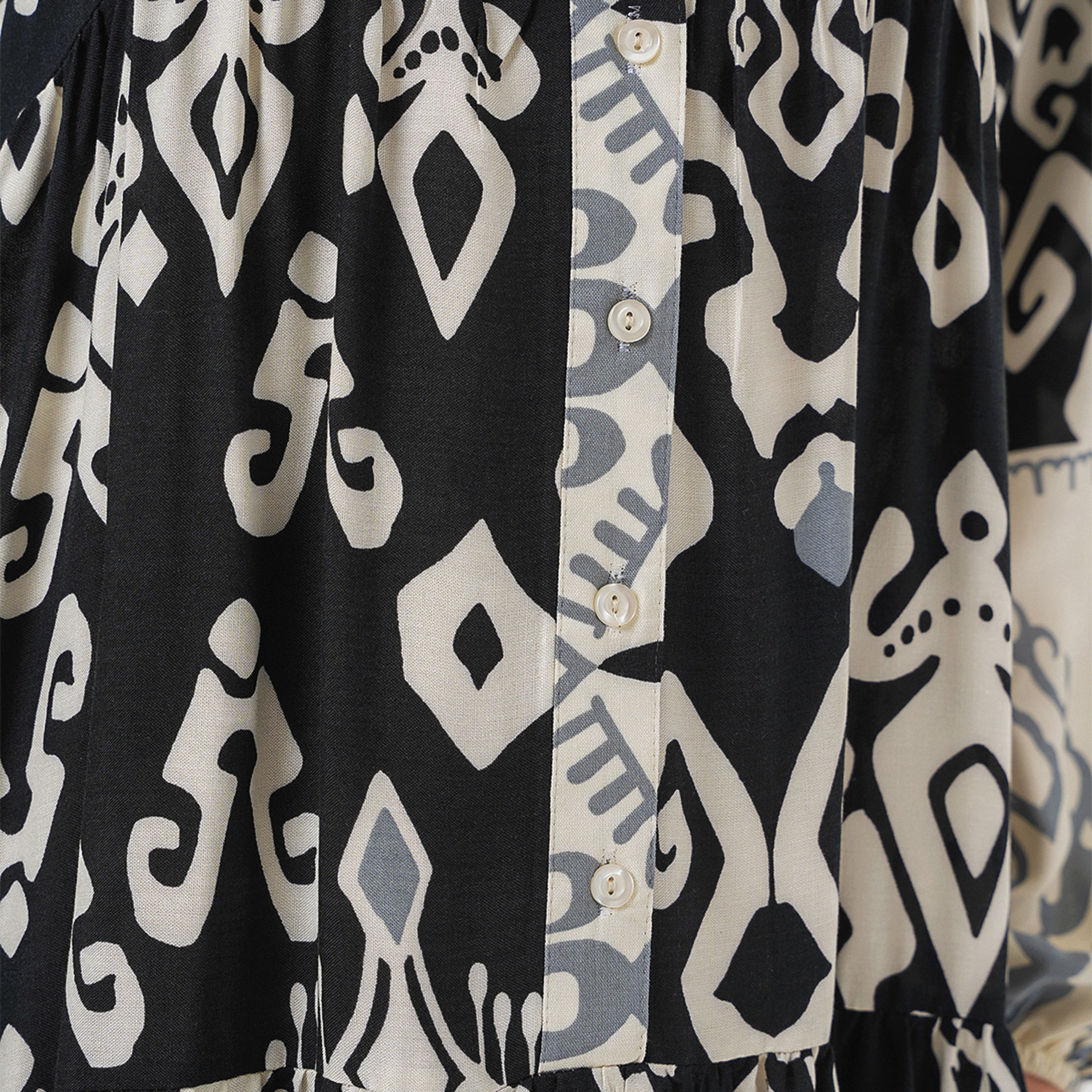 فستان ماكسي نسائي واسع بياقة ماندارين وطبعة هندسية سوداء من بيجدارت-women-clothing-dresses-image-4