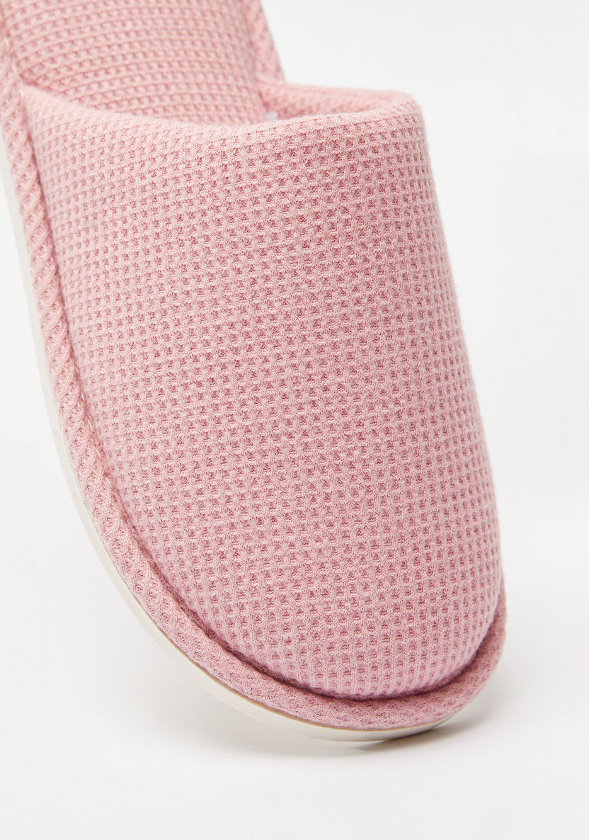 Textured Closed Toe Bedroom Slide Slippers-Women%27s Bedroom Slippers-image-4