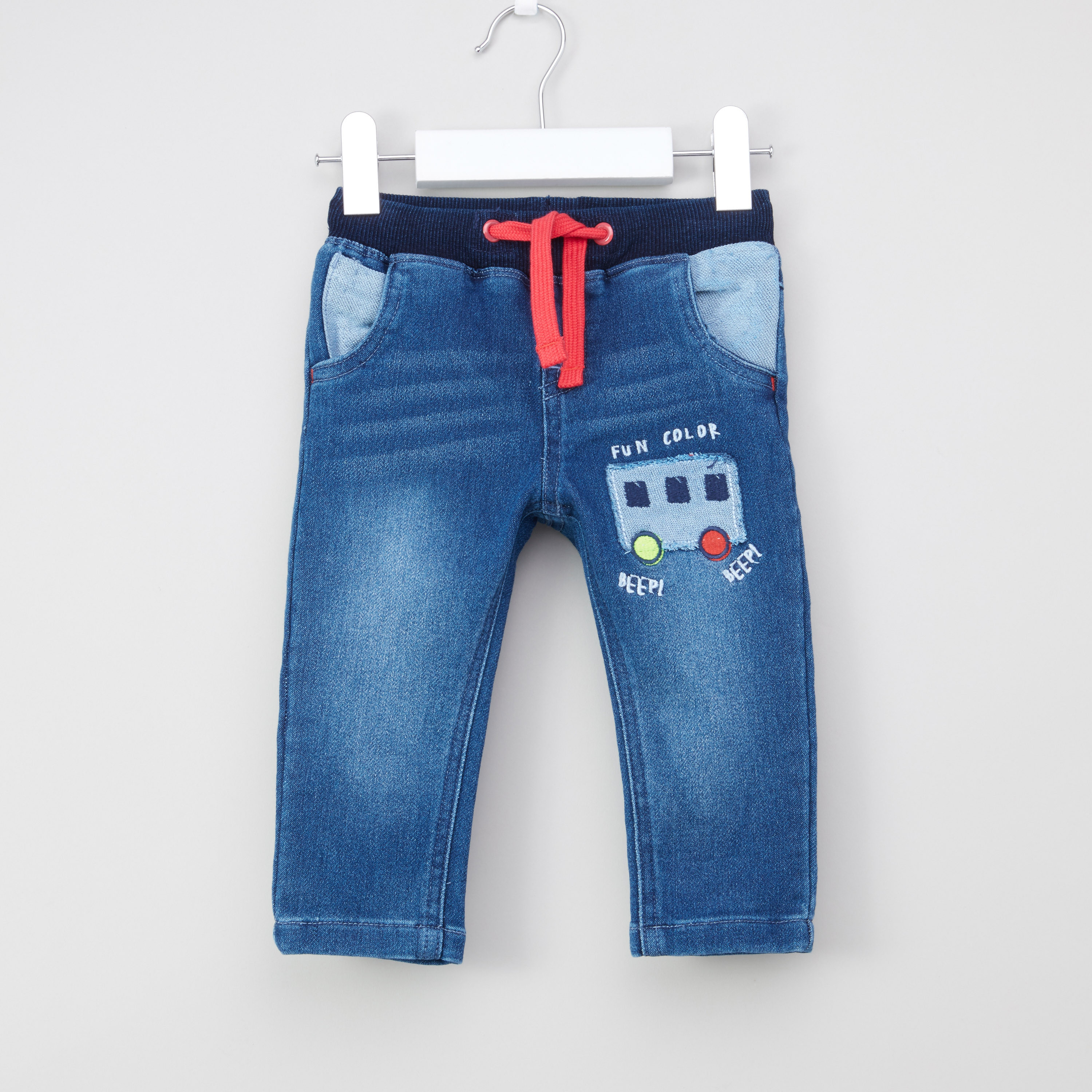 بنطال رياضي مطرّز برباط وتفاصيل جيوب من جونيورز-baby-boys-clothing-bottoms-trousers-image-1