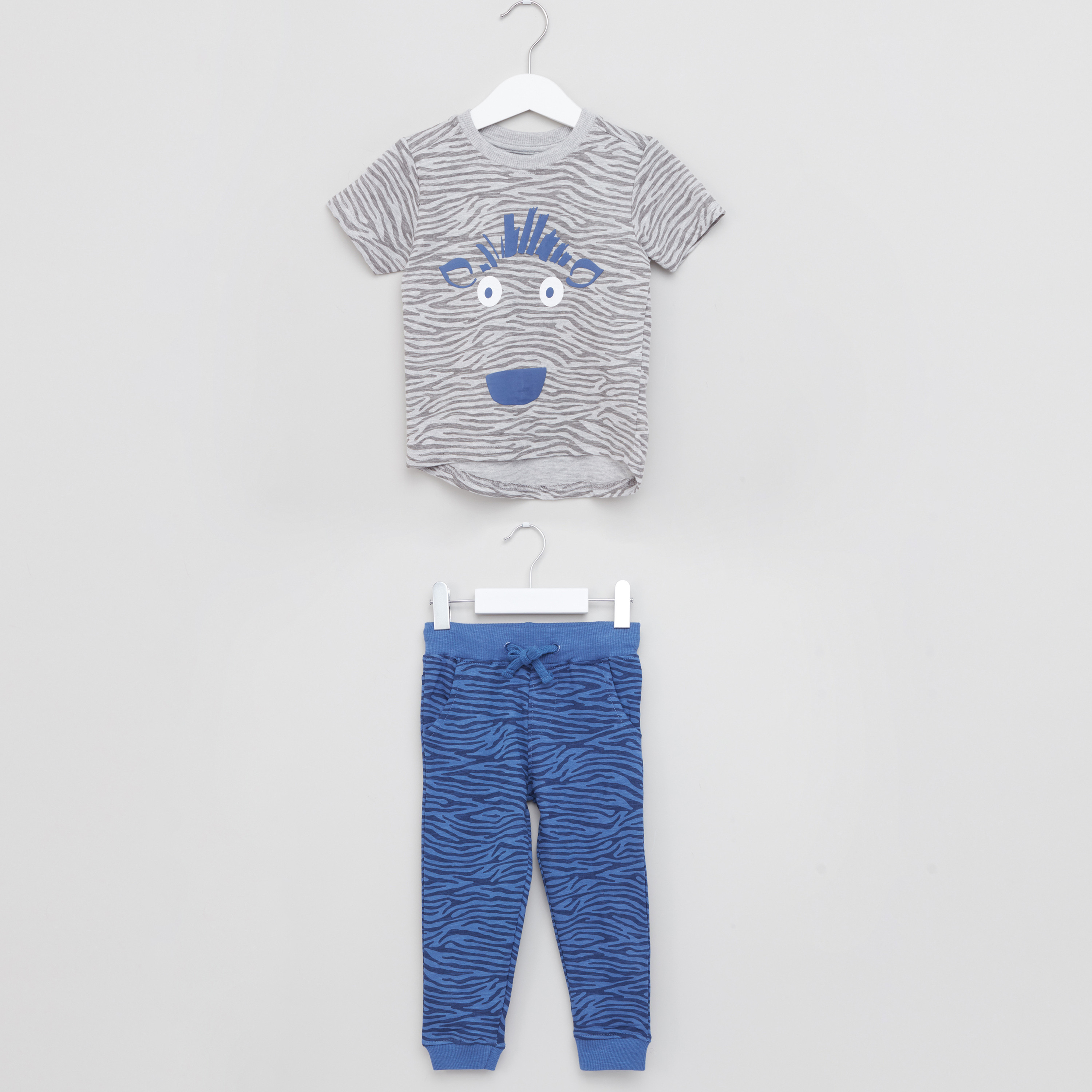 Juniors Printed T-Shirt with Jog Pants-boys-clothing-setsandcoords-image-1