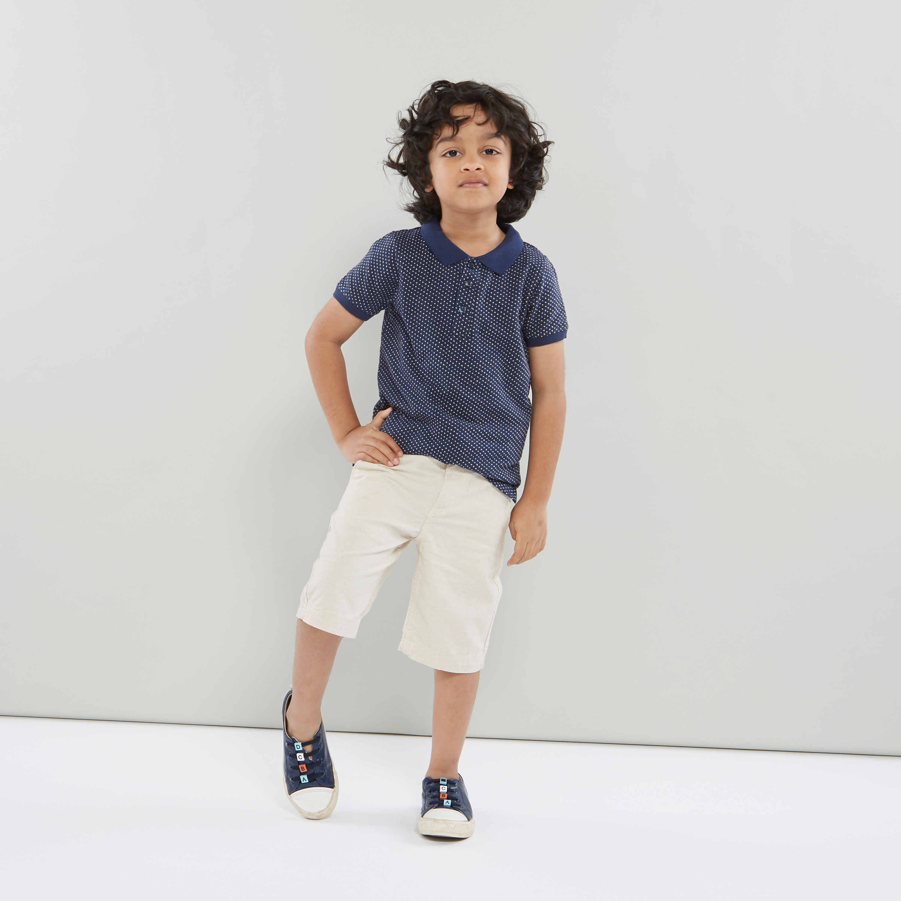 تيشيرت بياقة بولو وأكمام قصيرة وطبعات منقّطة من جونيورز-boys-clothing-tshirtsandpolos-image-1