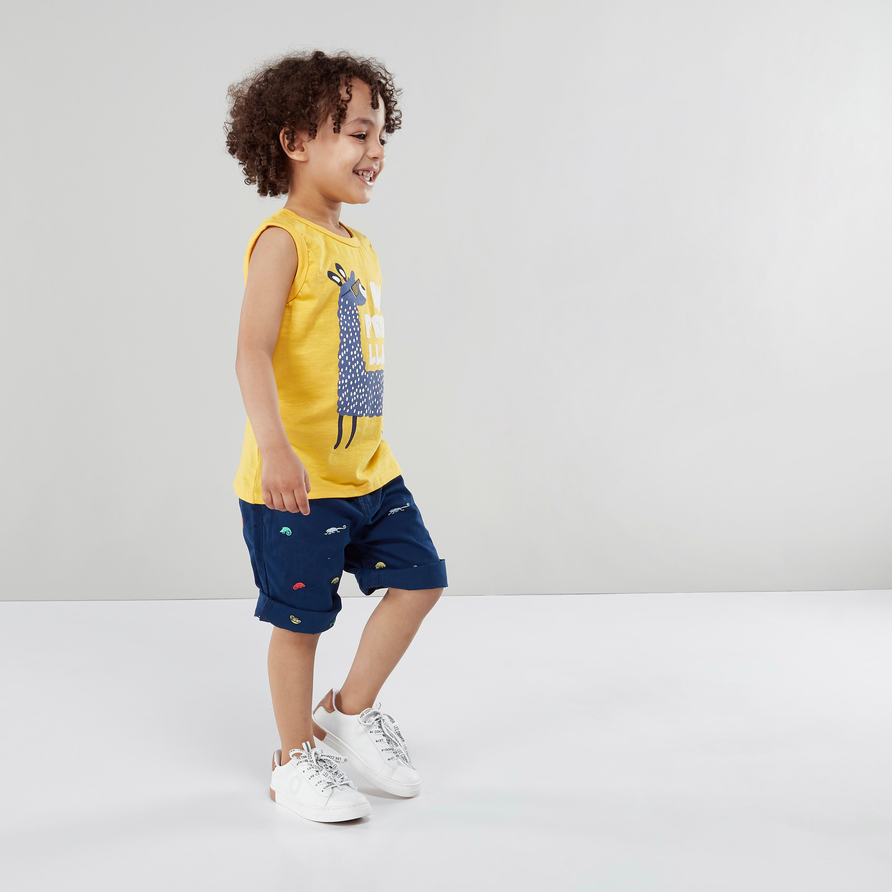شورت بطبعات مع تفاصيل جيوب من جونيورز.-boys-clothing-bottoms-shorts-image-1