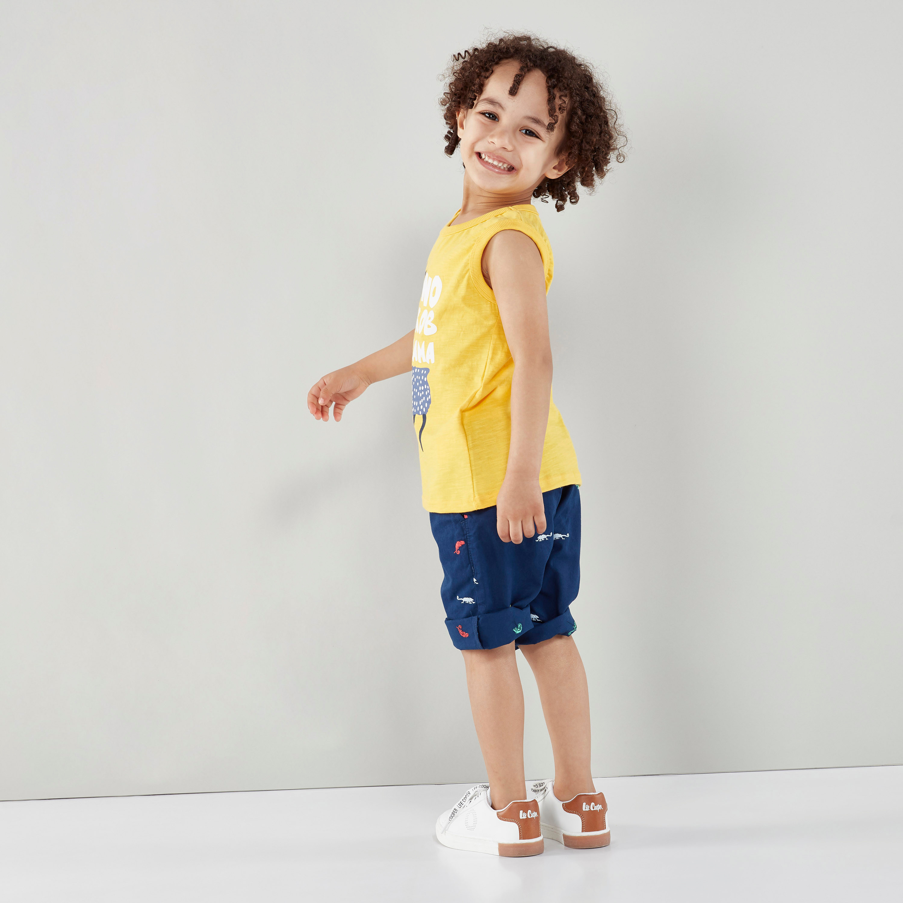 شورت بطبعات مع تفاصيل جيوب من جونيورز.-boys-clothing-bottoms-shorts-image-2