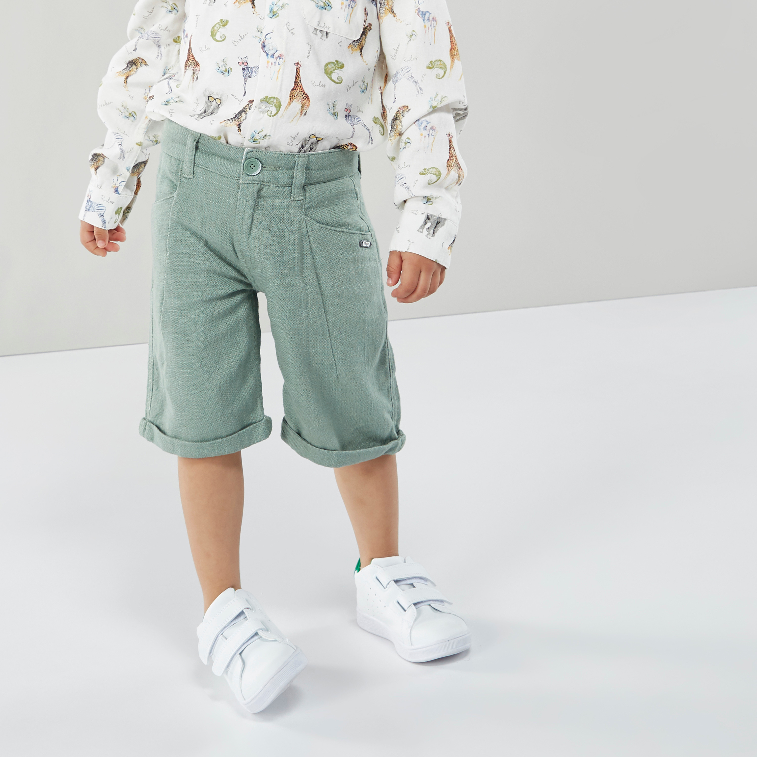 شورت سوليد مع تفاصيل جيوب من إليجو.-boys-clothing-bottoms-shorts-image-2