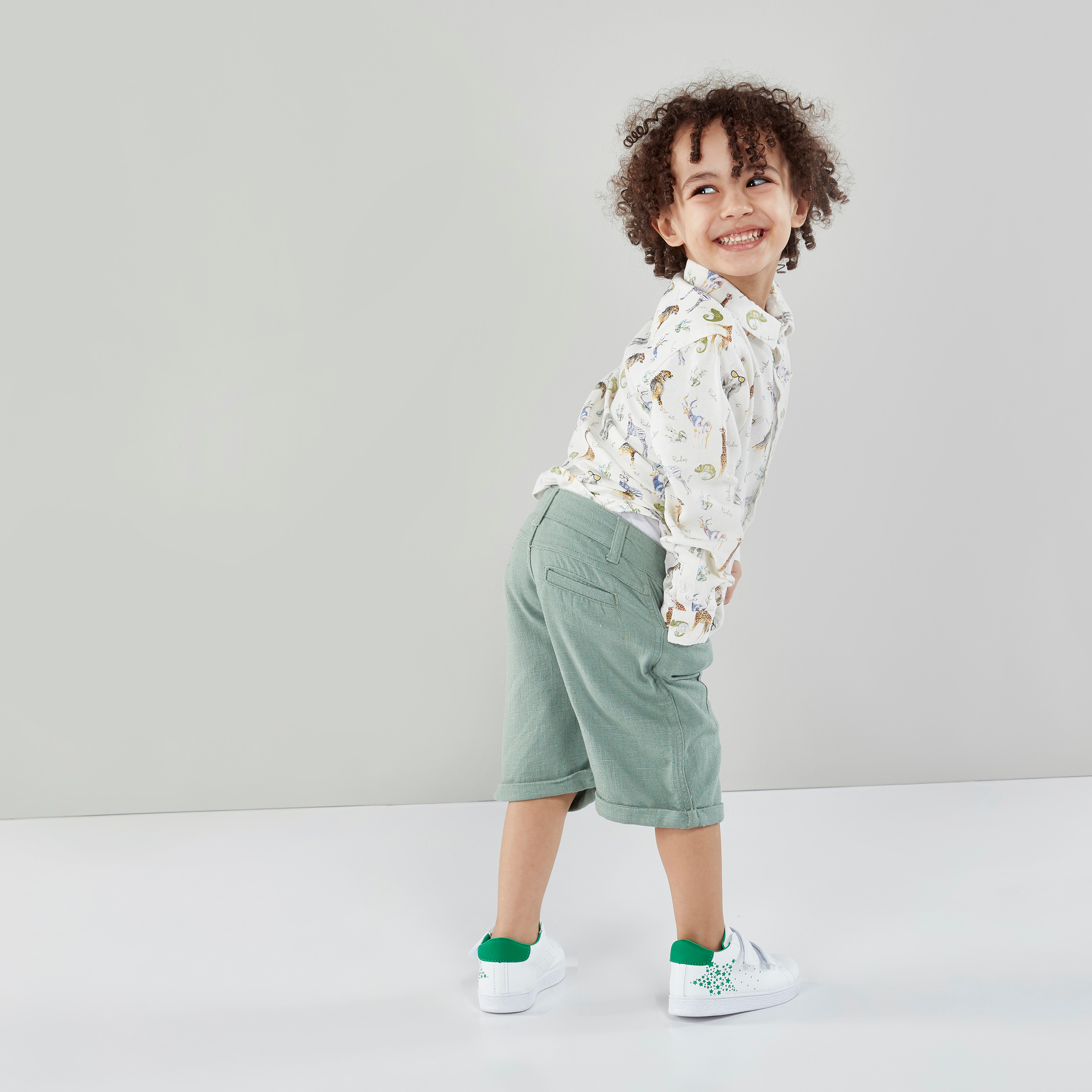 شورت سوليد مع تفاصيل جيوب من إليجو.-boys-clothing-bottoms-shorts-image-3