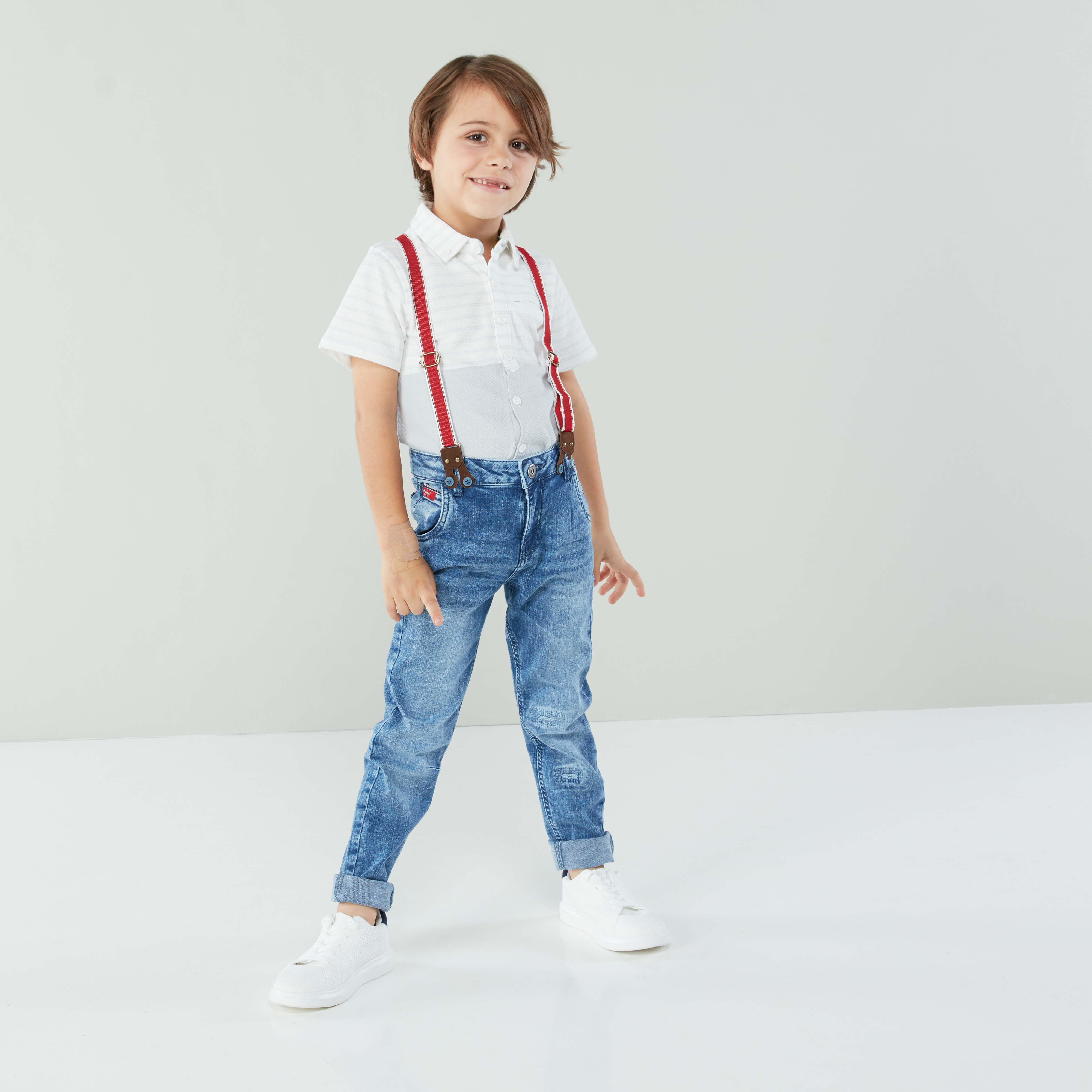 بنطال جينز ممزّق بجيوب و حمالات من لي كوبر-boys-clothing-bottoms-jeans-image-1