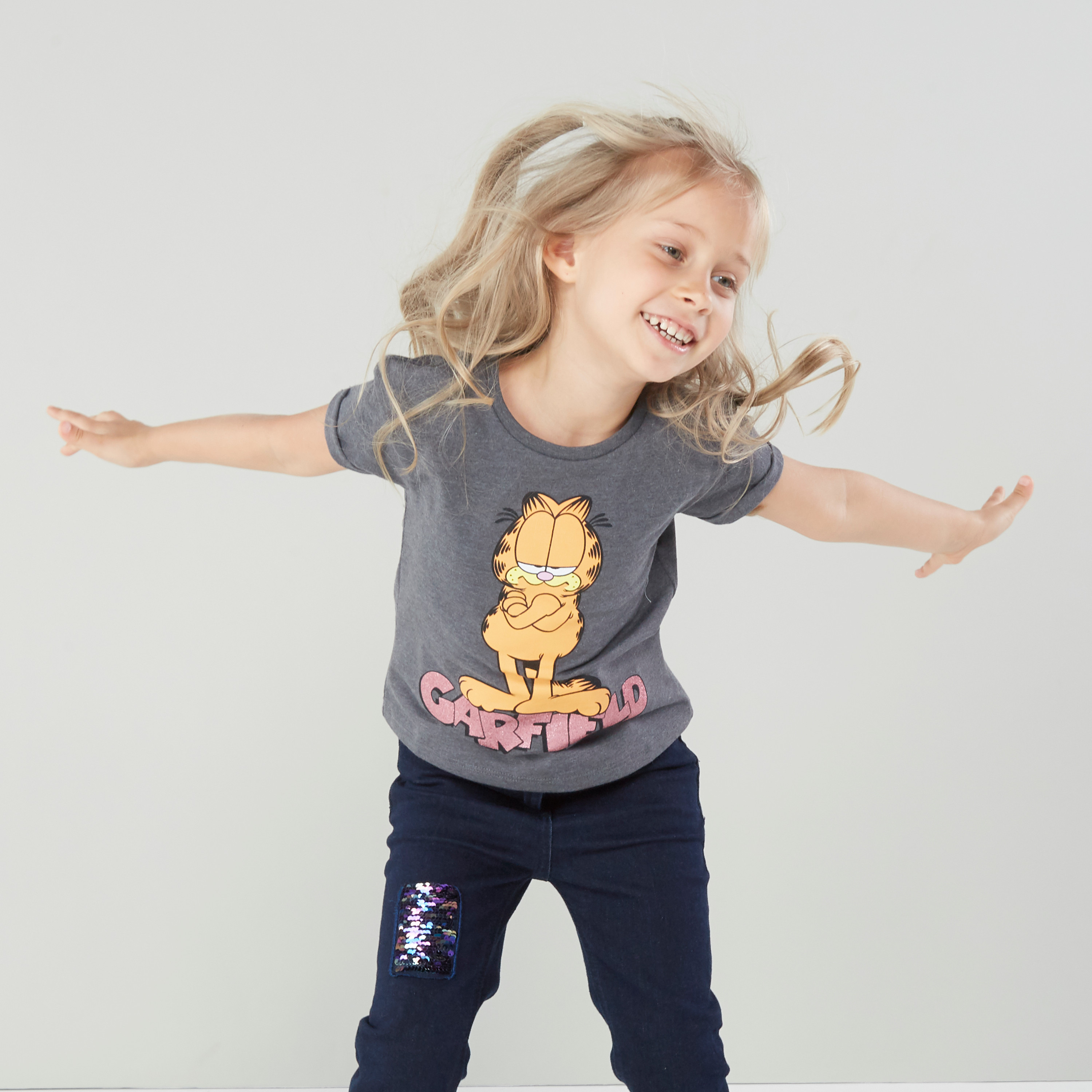 تيشيرت بياقة مستديرة وأكمام قصيرة وطبعات جارفيلد-girls-clothing-tshirts-image-3