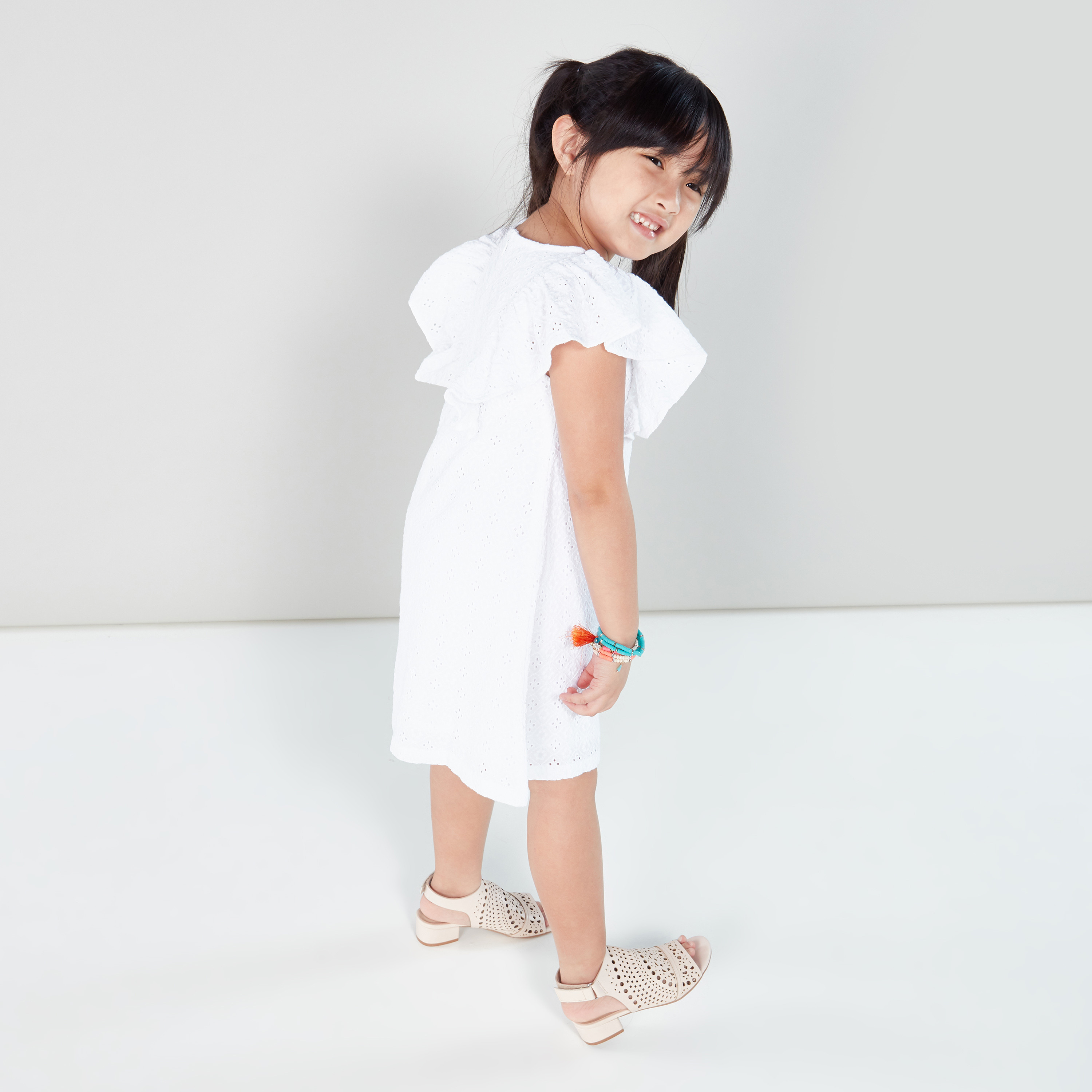 فستان شيفلي بأكمام مزركشة من جونيورز-girls-clothing-dressesandjumpsuits-image-8