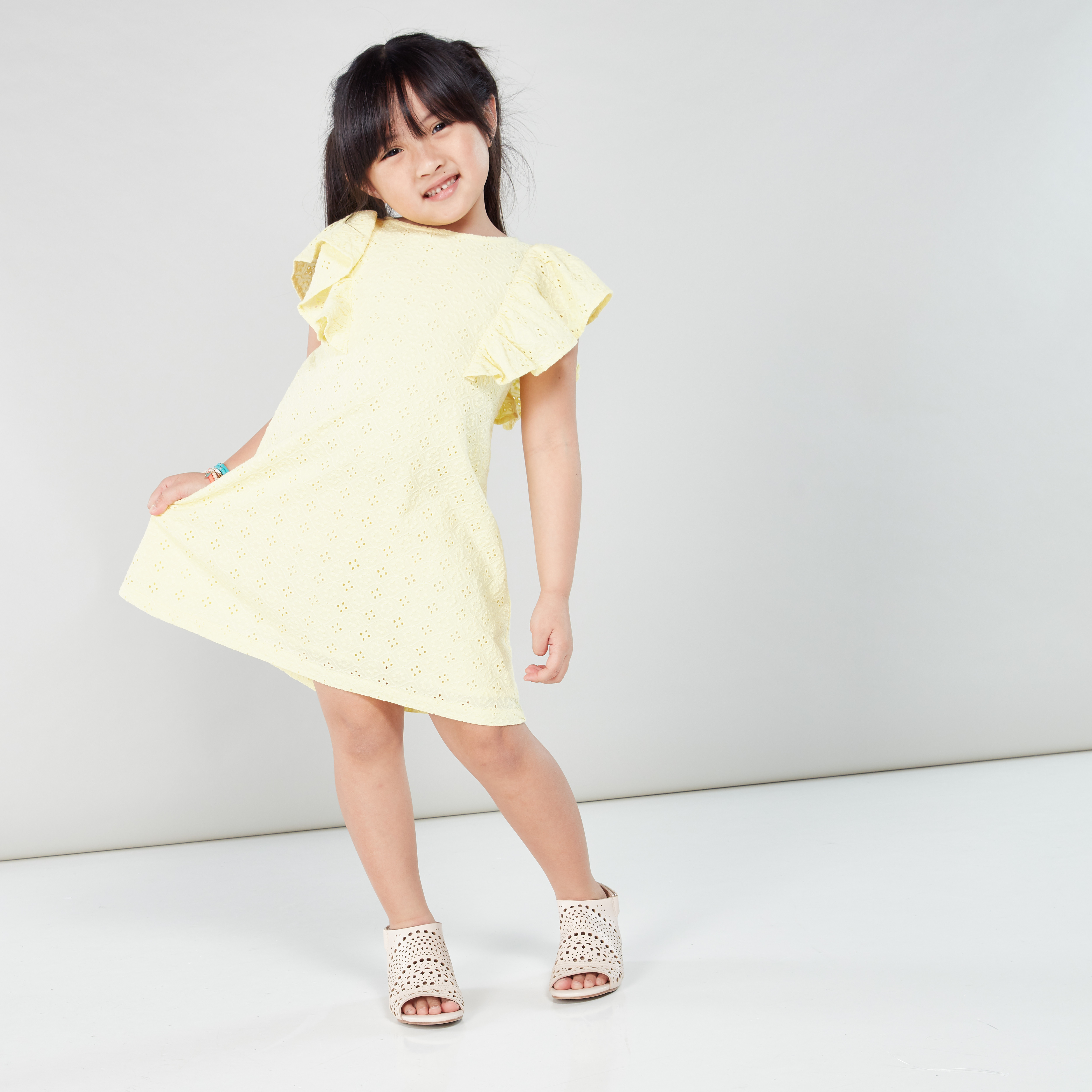 فستان شيفلي بأكمام مزركشة من جونيورز-girls-clothing-dressesandjumpsuits-image-2