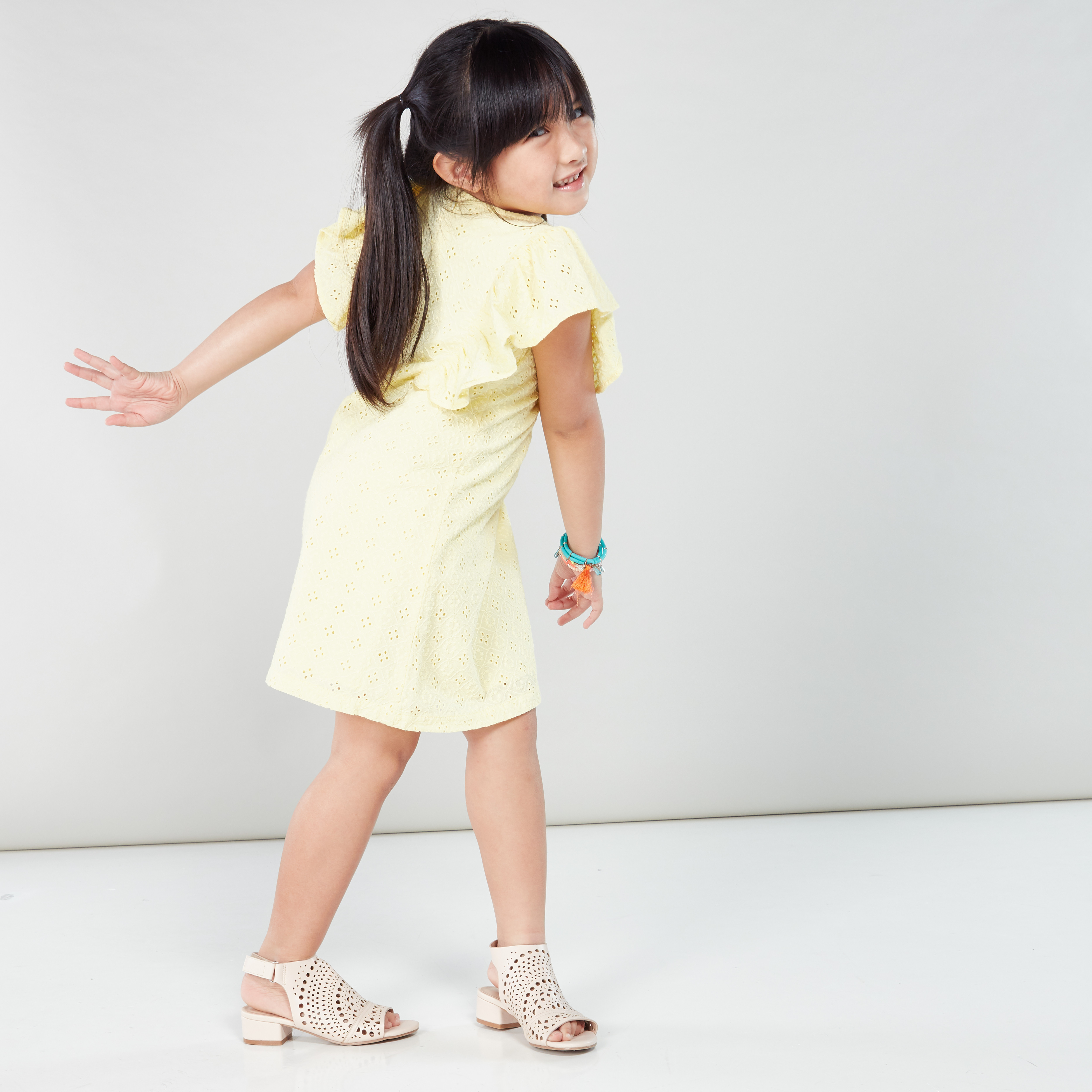 فستان شيفلي بأكمام مزركشة من جونيورز-girls-clothing-dressesandjumpsuits-image-4