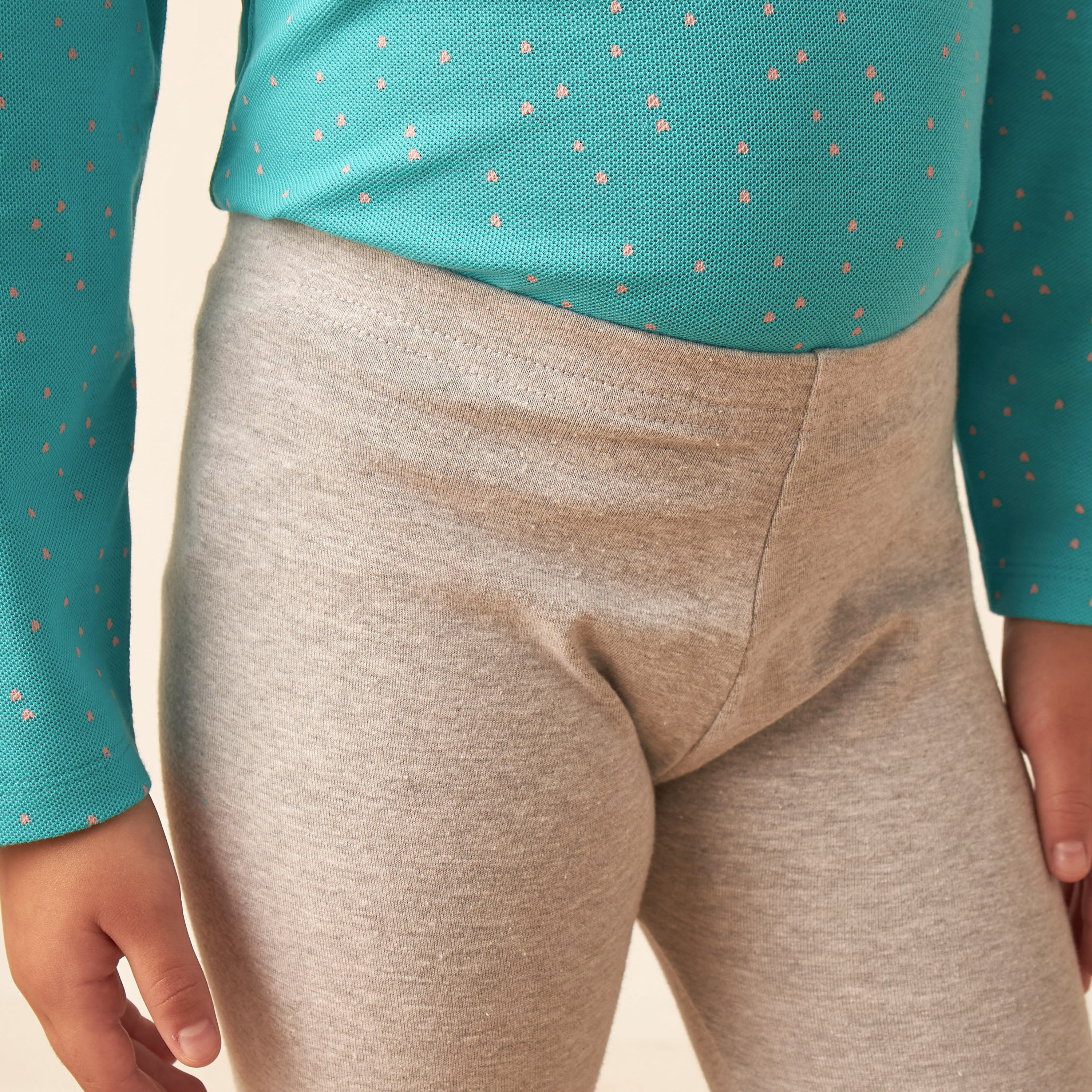 شورت بطول الركبة سادة بخصر مطاطي ورباط من جونيورز-girls-clothing-bottoms-shorts-image-3