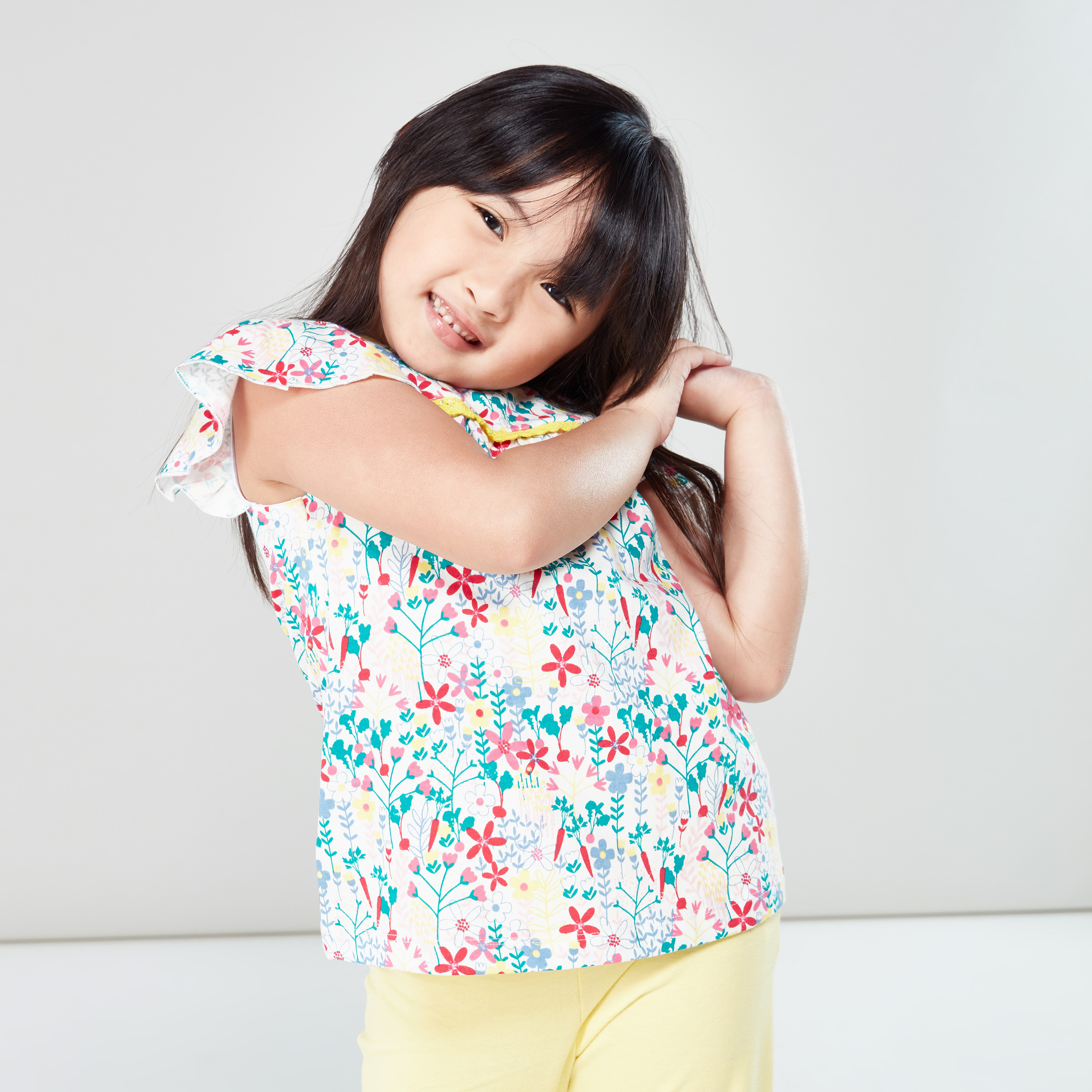 طقم سروال كابري وبلوزة بأكمام قصيرة و طبعات من جونيورز-girls-clothing-nightwear-image-2