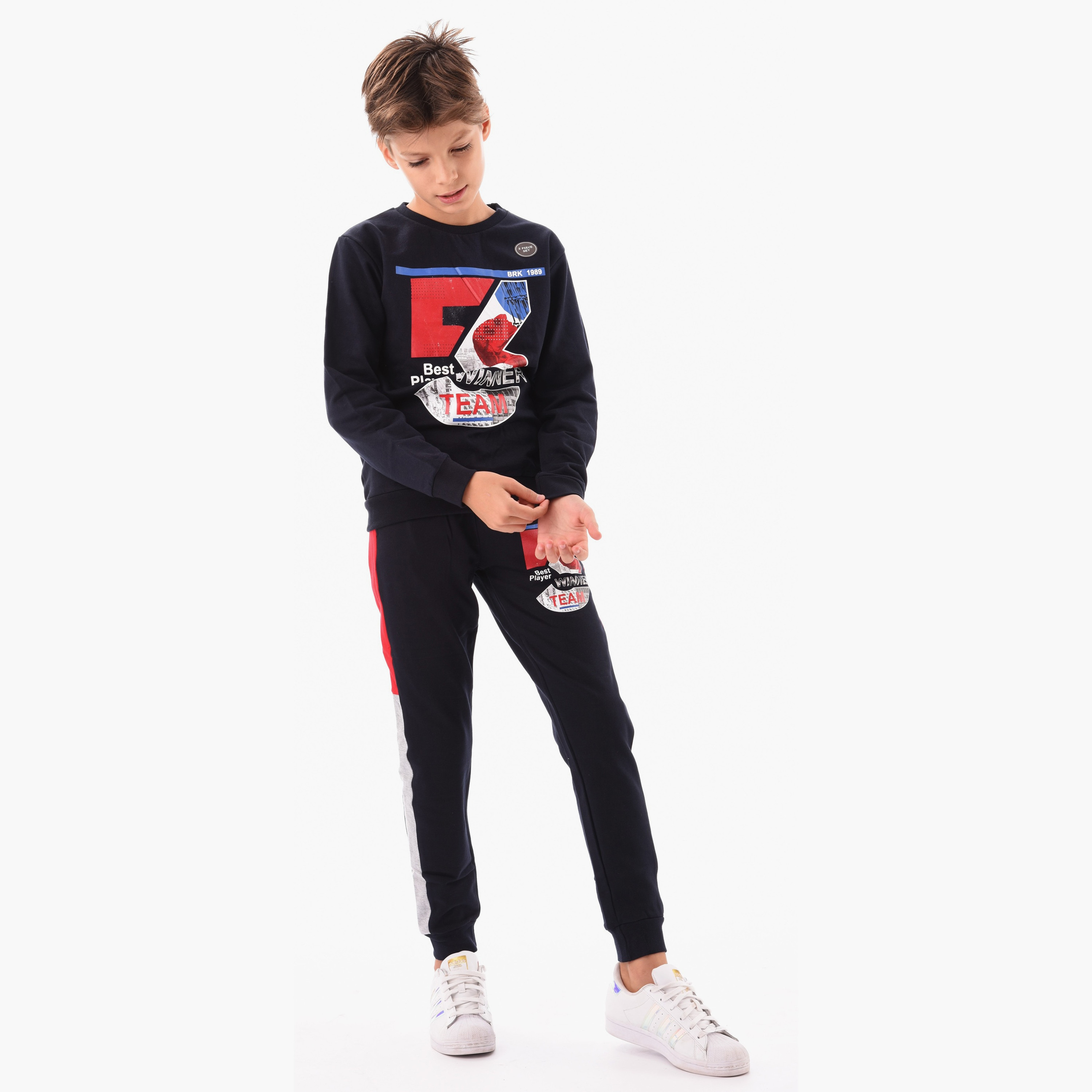 سويتشيرت مطبوع بأكمام طويلة مع بنطال ركض قطعتين من أورباسي-boys-clothing-setsandcoords-image-1