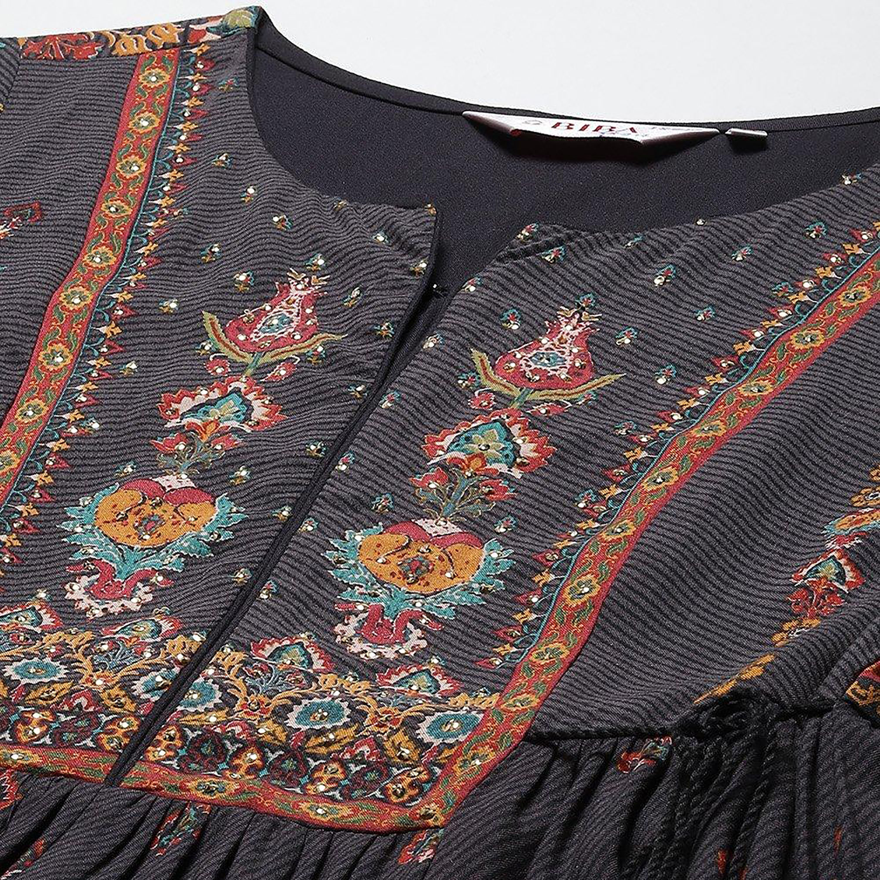 فستان ماكسي من بيبا بطبعات بوهيمية وياقة دائرية وواسعة ذات فت مع مزين دوري بشراشيب-women-clothing-ethnicwear-dresses-image-3