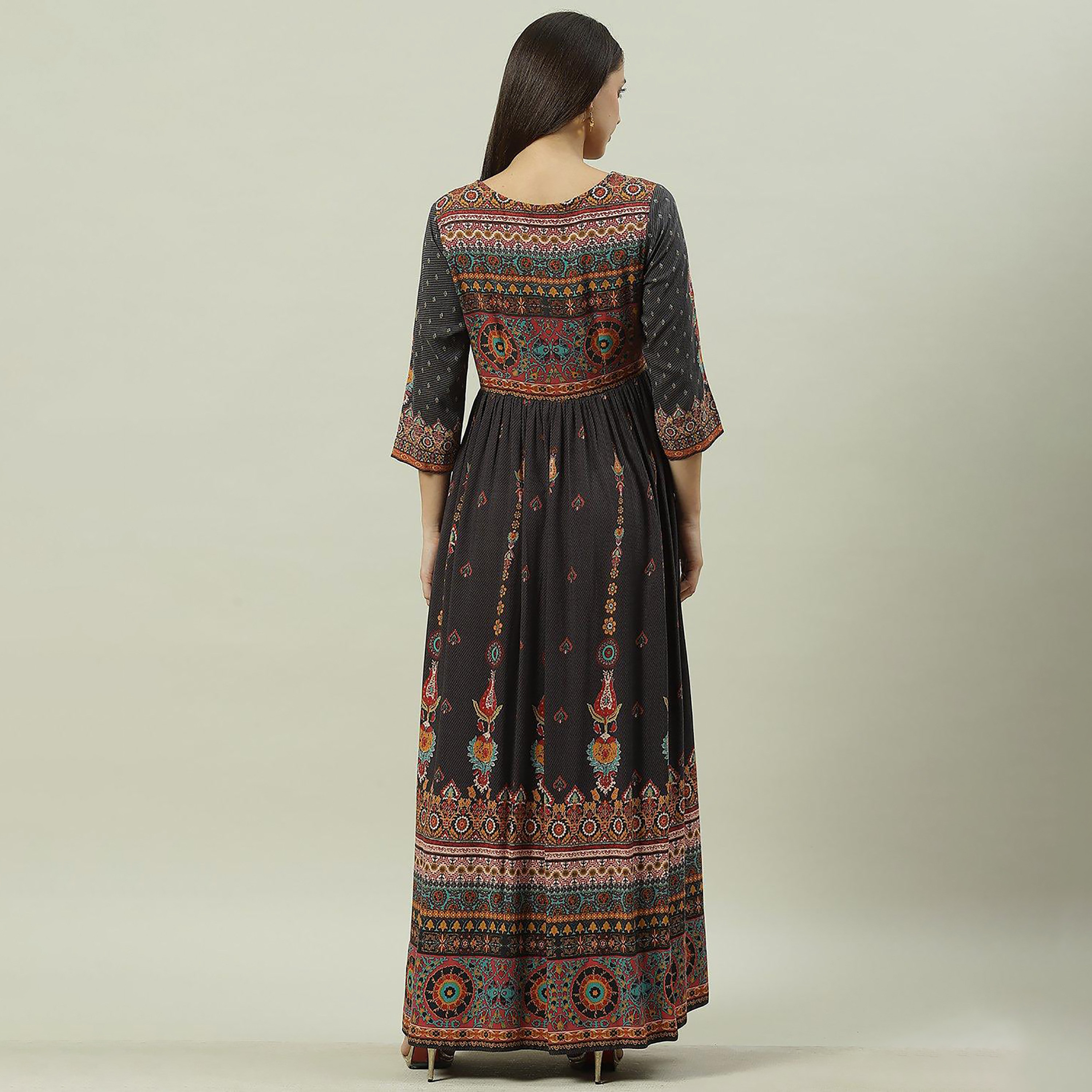 فستان ماكسي من بيبا بطبعات بوهيمية وياقة دائرية وواسعة ذات فت مع مزين دوري بشراشيب-women-clothing-ethnicwear-dresses-image-5