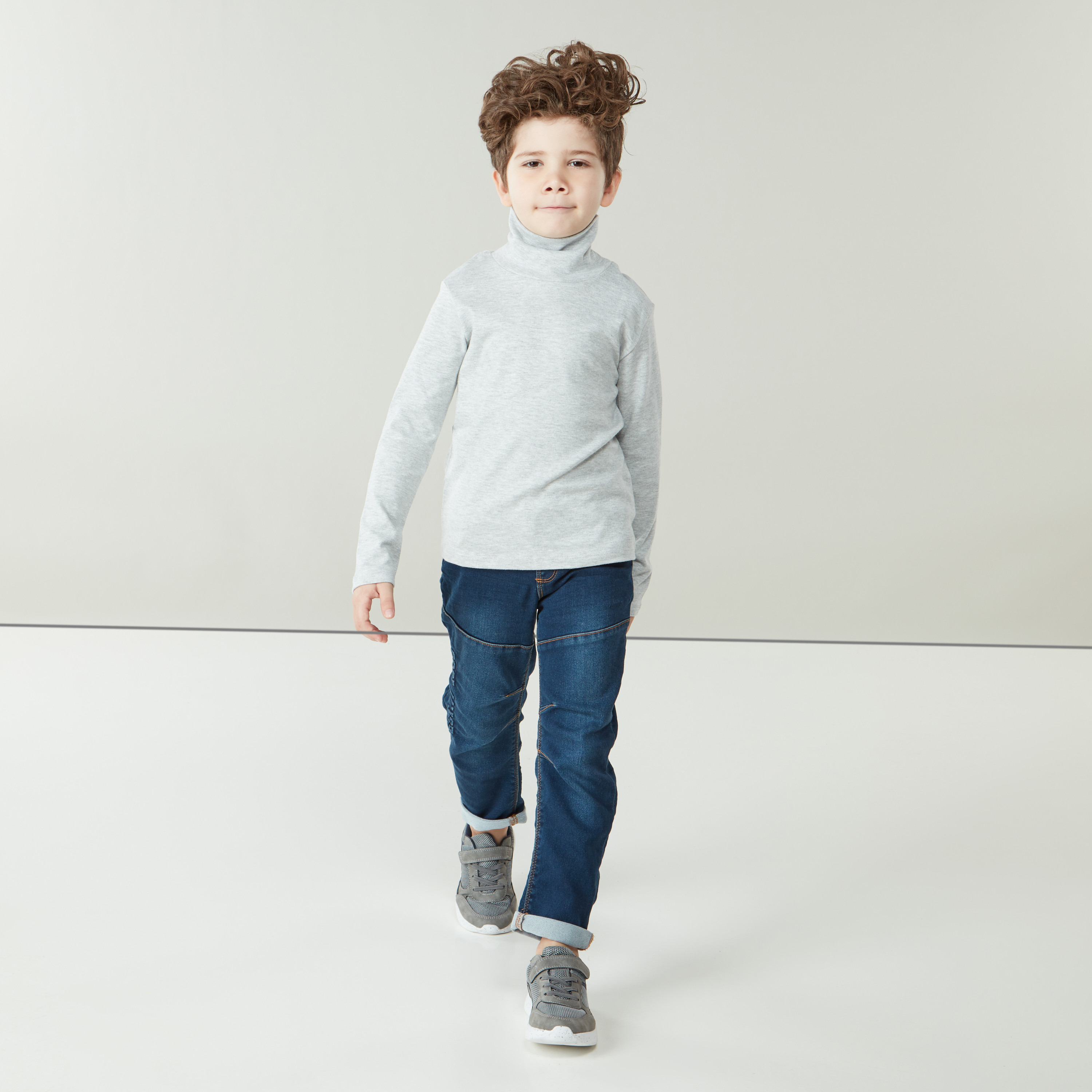 تيشيرت سادة بياقة مستديرة ضيّقة مع أكمام طويلة من جونيورز-boys-clothing-tshirtsandpolos-image-11