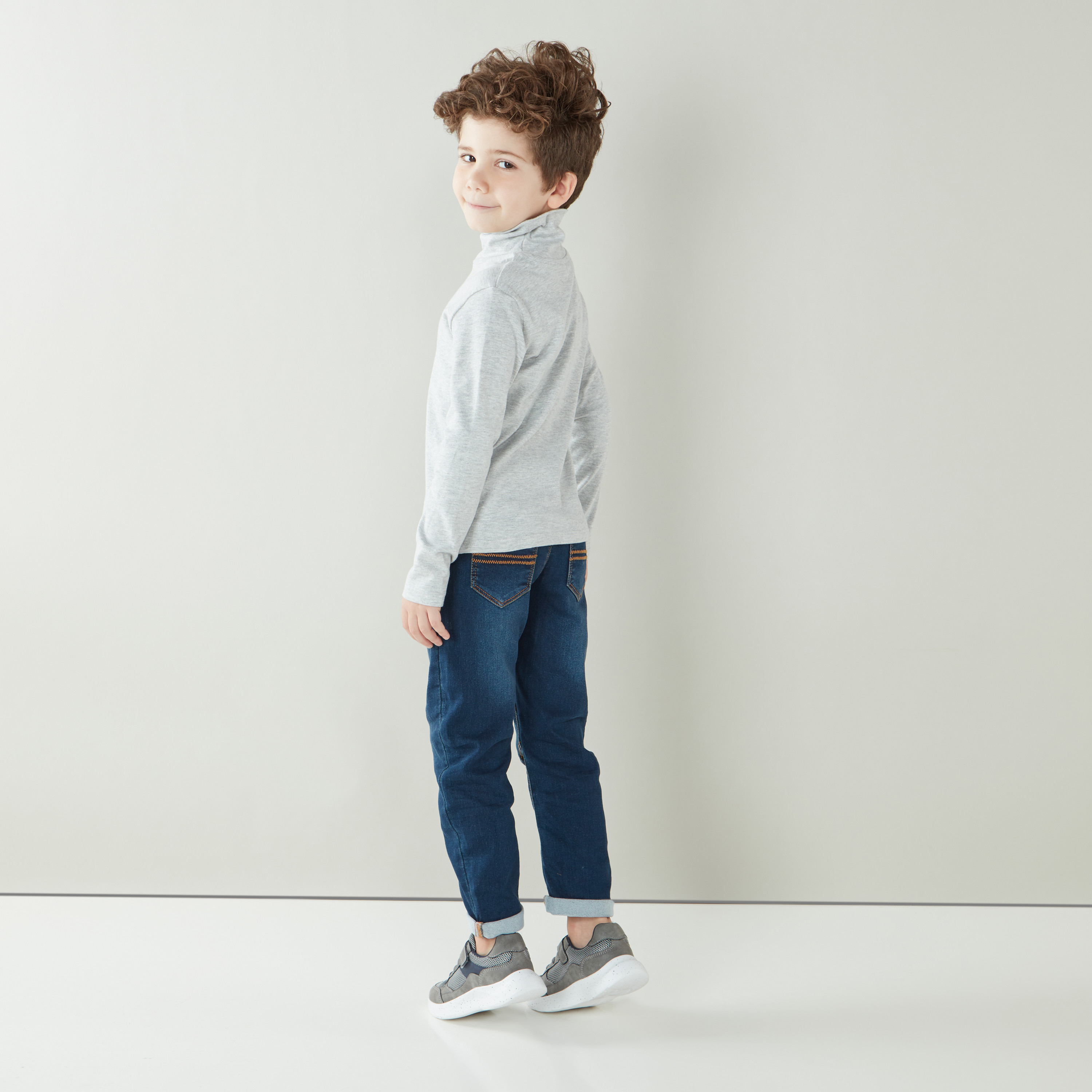 تيشيرت سادة بياقة مستديرة ضيّقة مع أكمام طويلة من جونيورز-boys-clothing-tshirtsandpolos-image-12