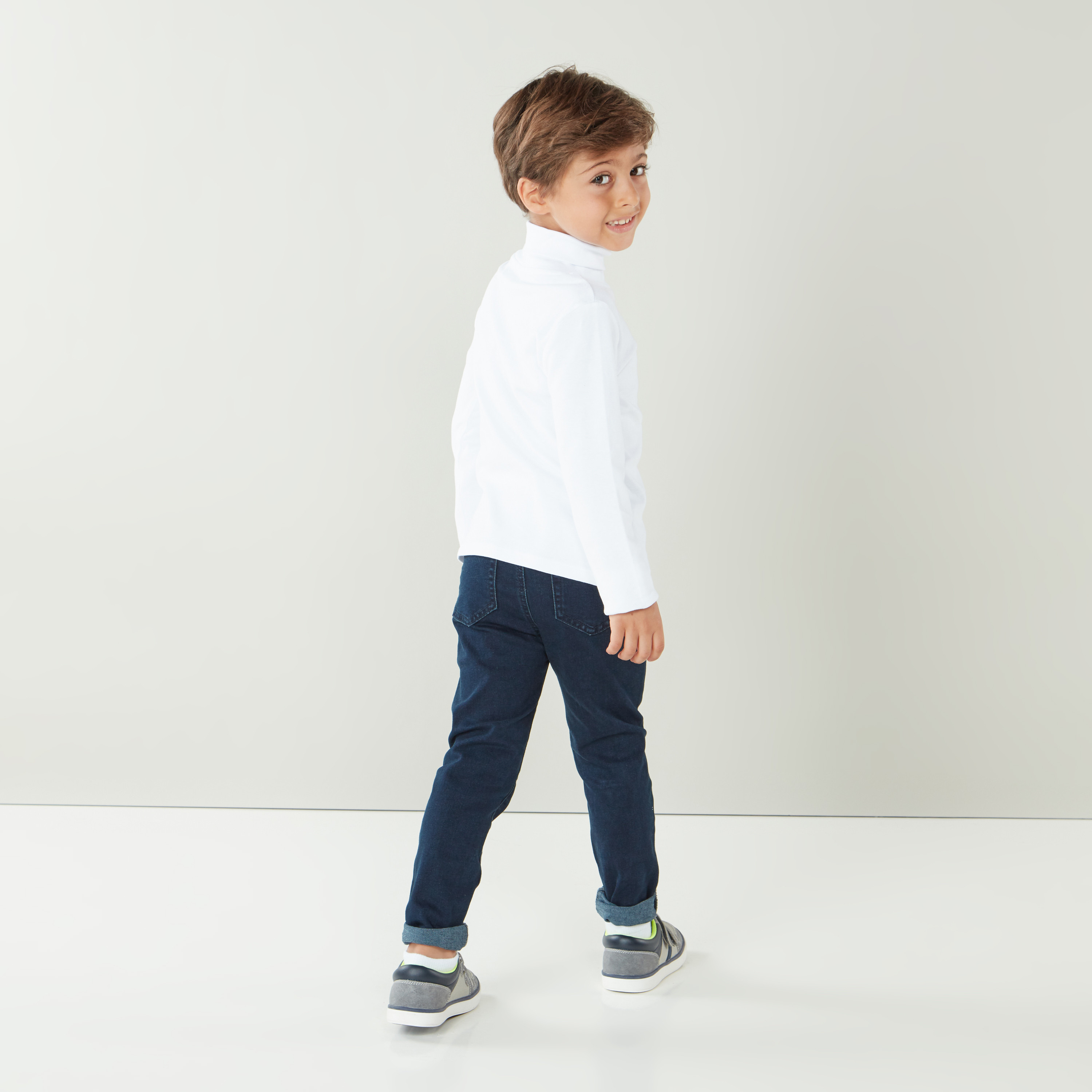 تيشيرت سادة بياقة مستديرة ضيّقة مع أكمام طويلة من جونيورز-boys-clothing-tshirtsandpolos-image-17
